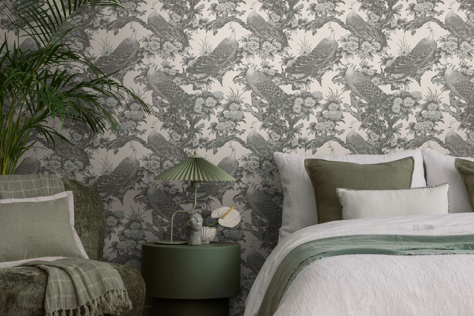             Motif floral de style cottage anglais avec des oiseaux comme papier peint intissé - gris, beige
        