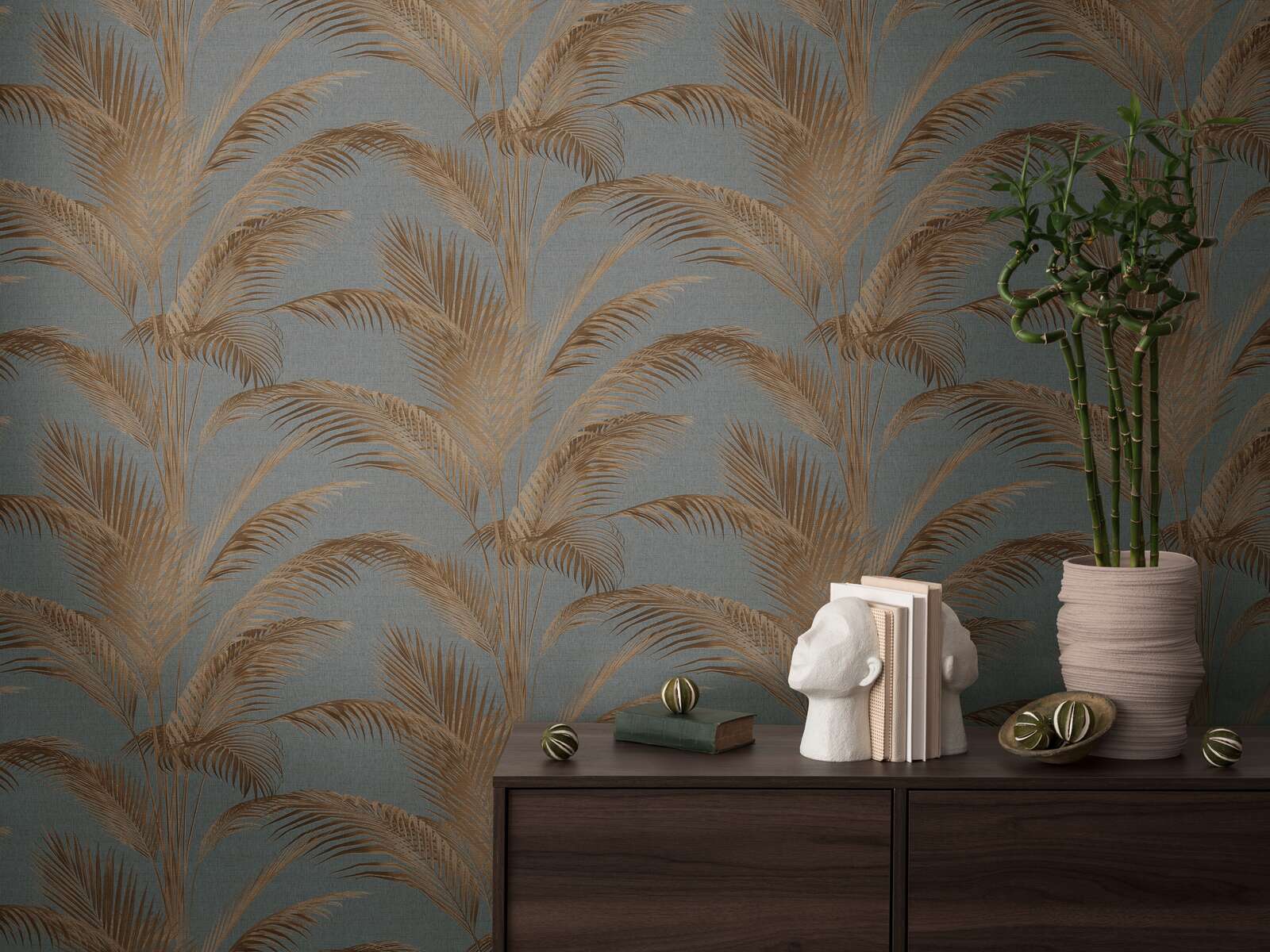             Non-woven wallpaper with palm tree pattern and metallic accents in gold - grey, rust, metallic
        