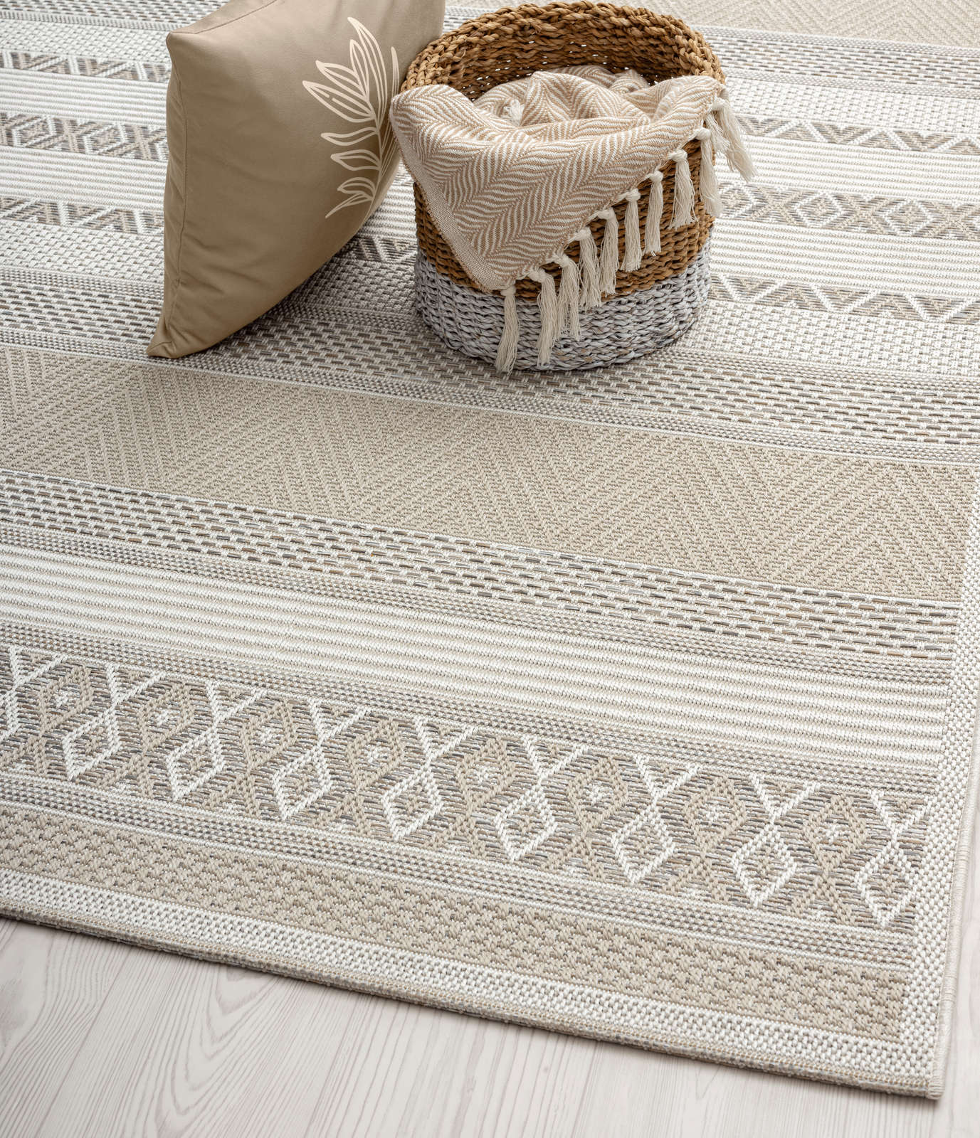             Outdoor Flatweave Rug in Plain Beige - 200 x 140 cm
        