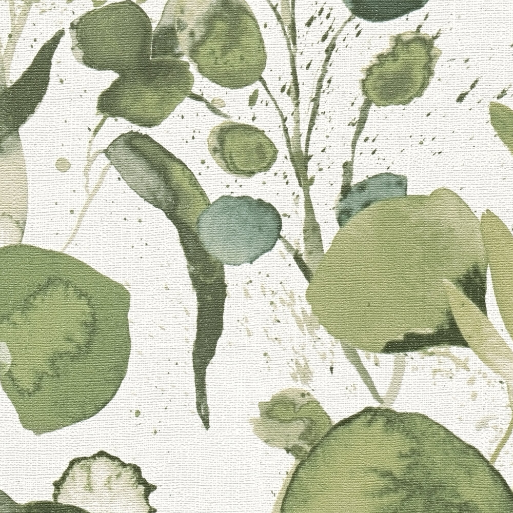             Papel pintado no tejido con motivos de hojas y toques de color: verde, azul y blanco.
        