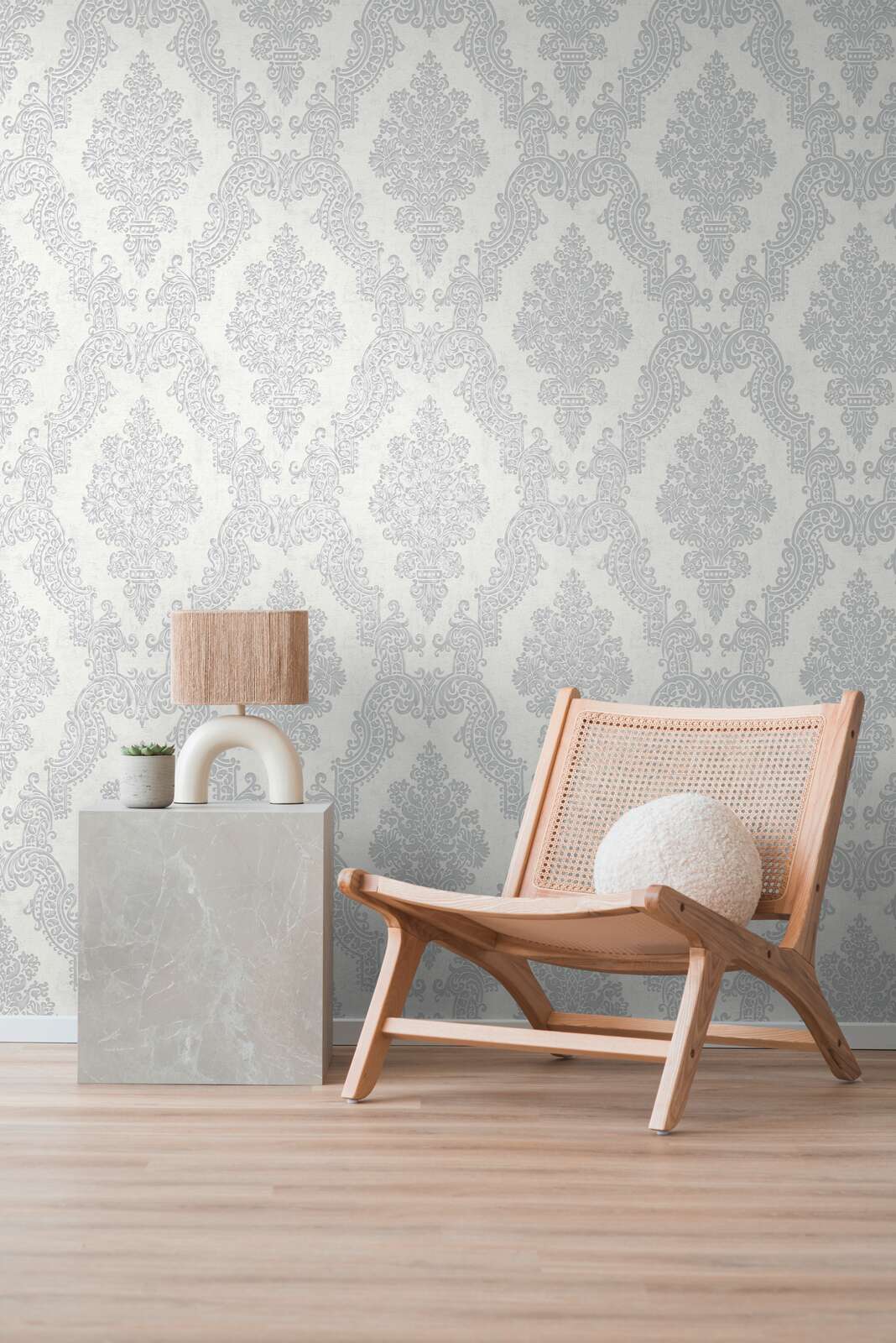             Non-woven wallpaper in baroque style with glittering details - white, grey
        