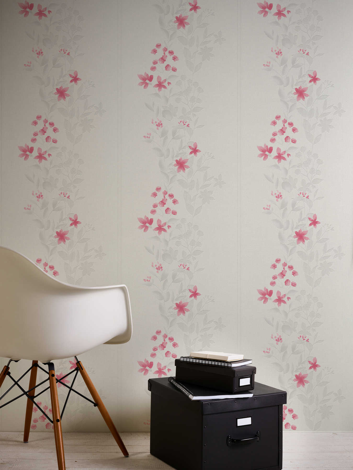             Wallpaper floral motif, watercolour effect - beige, grey, red
        