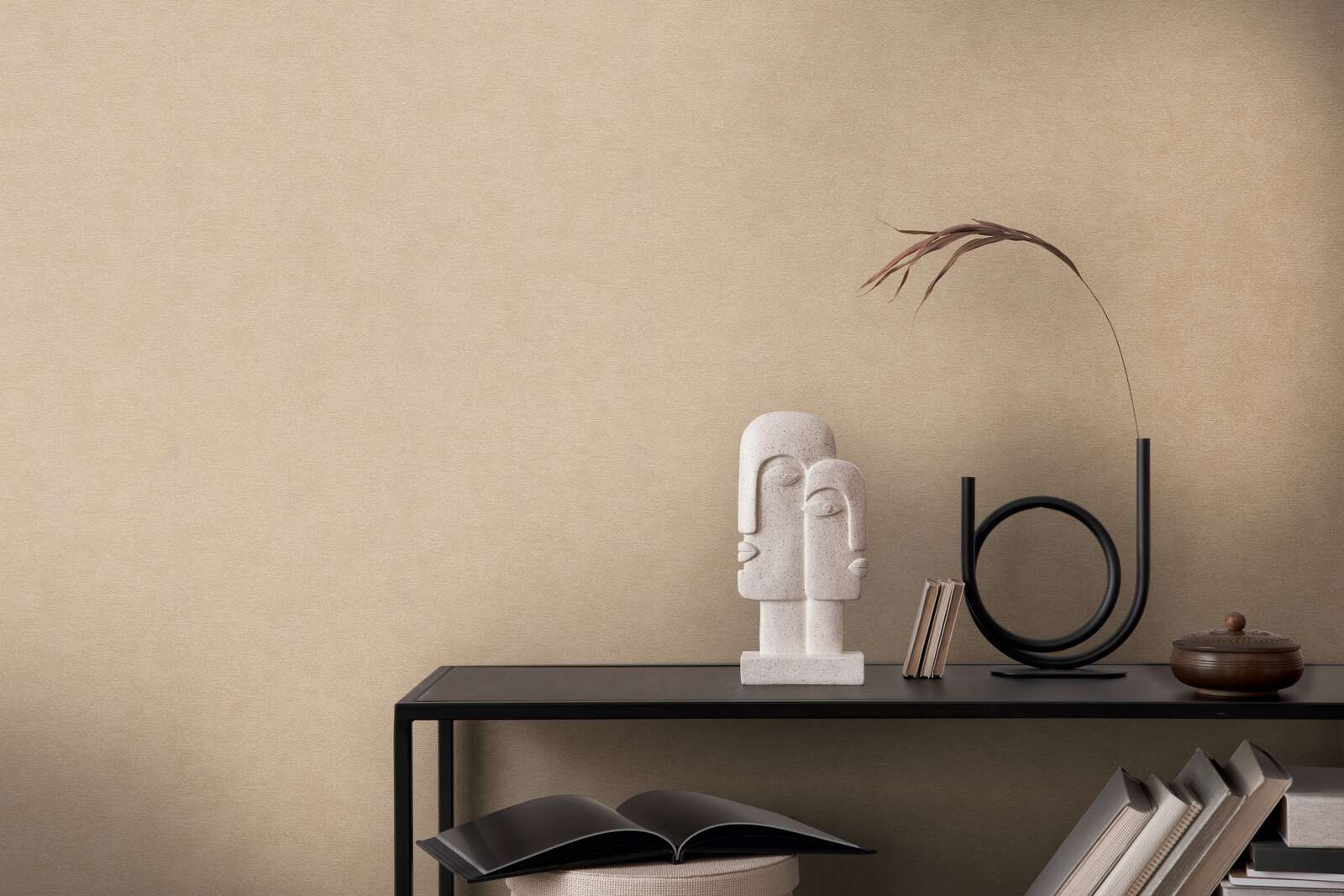             Plain non-woven wallpaper with fine texture - beige
        