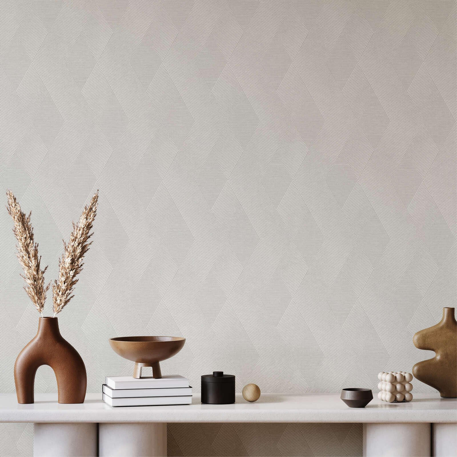             Paintable effect wallpaper with geometric pattern
        