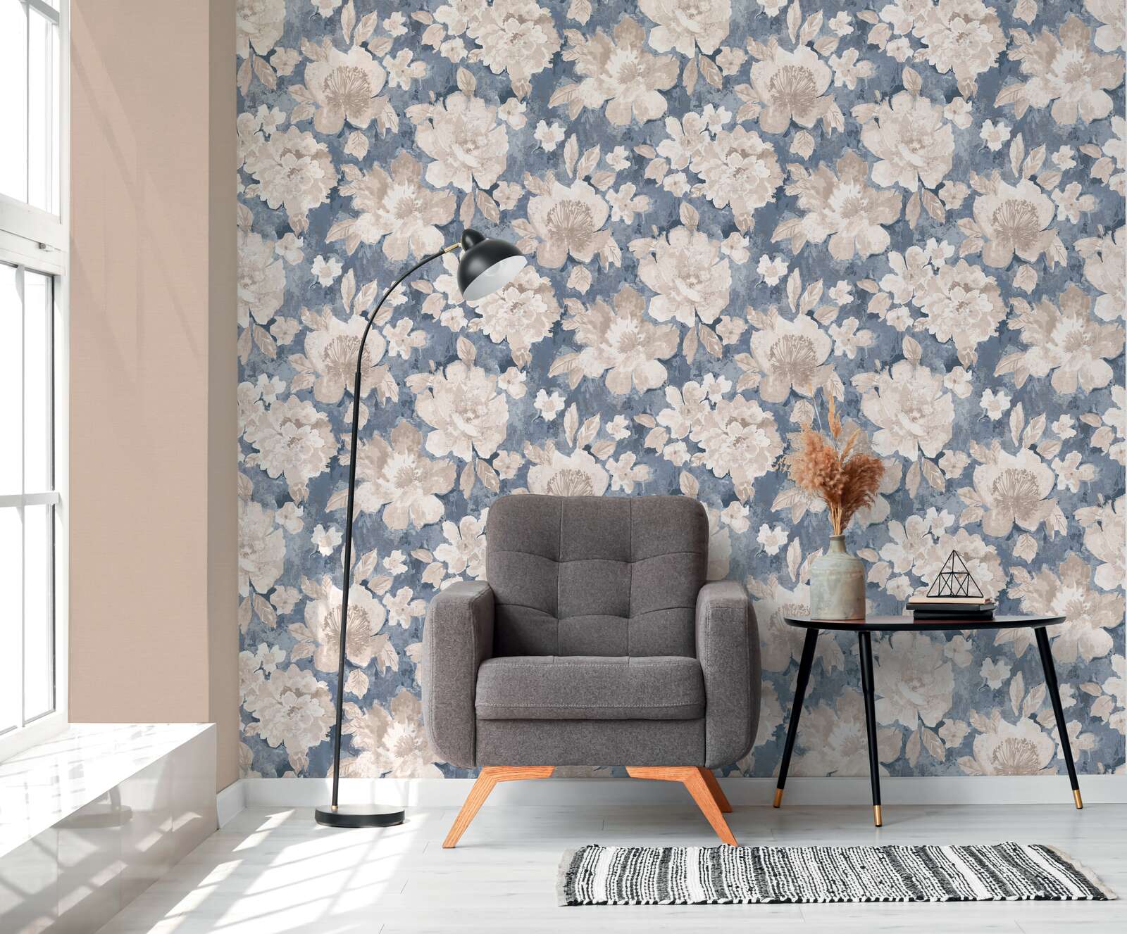             Non-woven floral wallpaper in watercolour and vintage look - blue, beige, cream
        