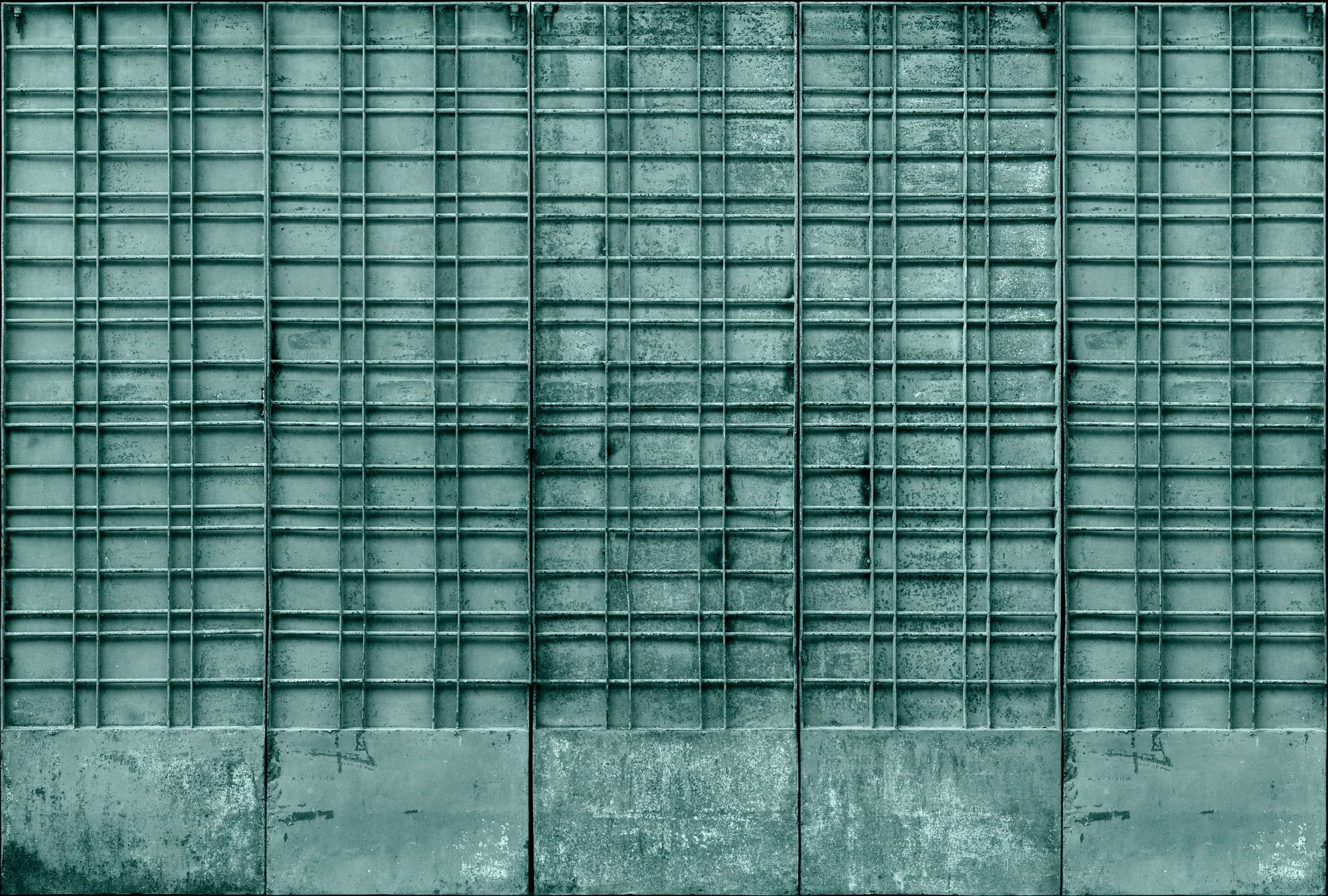             Digital behang »bangalore« - Close-up van een petrolkleurig metalen hek met rechthoekige decoraties - mat, glad vliesmateriaal
        