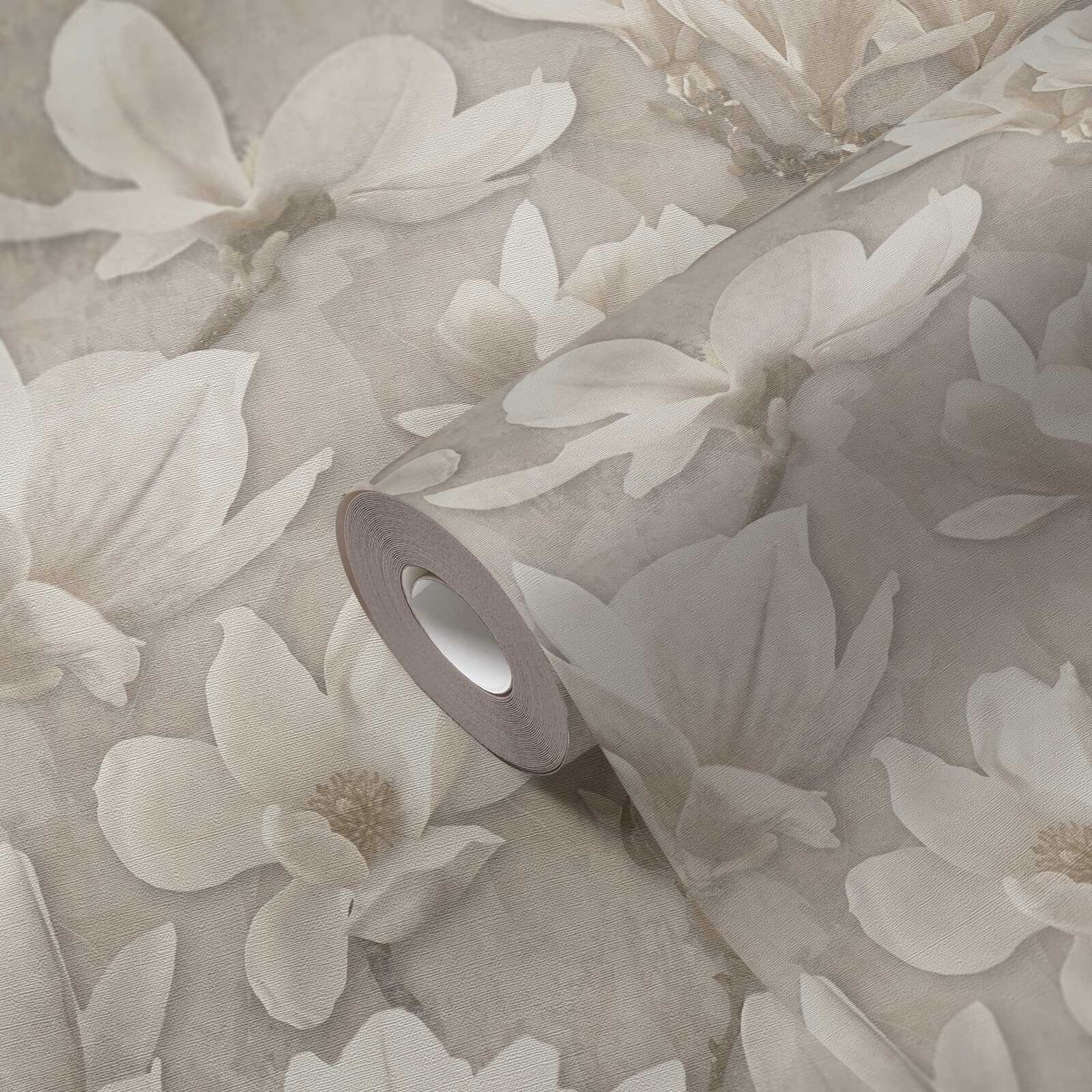             Non-woven wallpaper with all over magnolia floral motif print - beige, cream, white
        