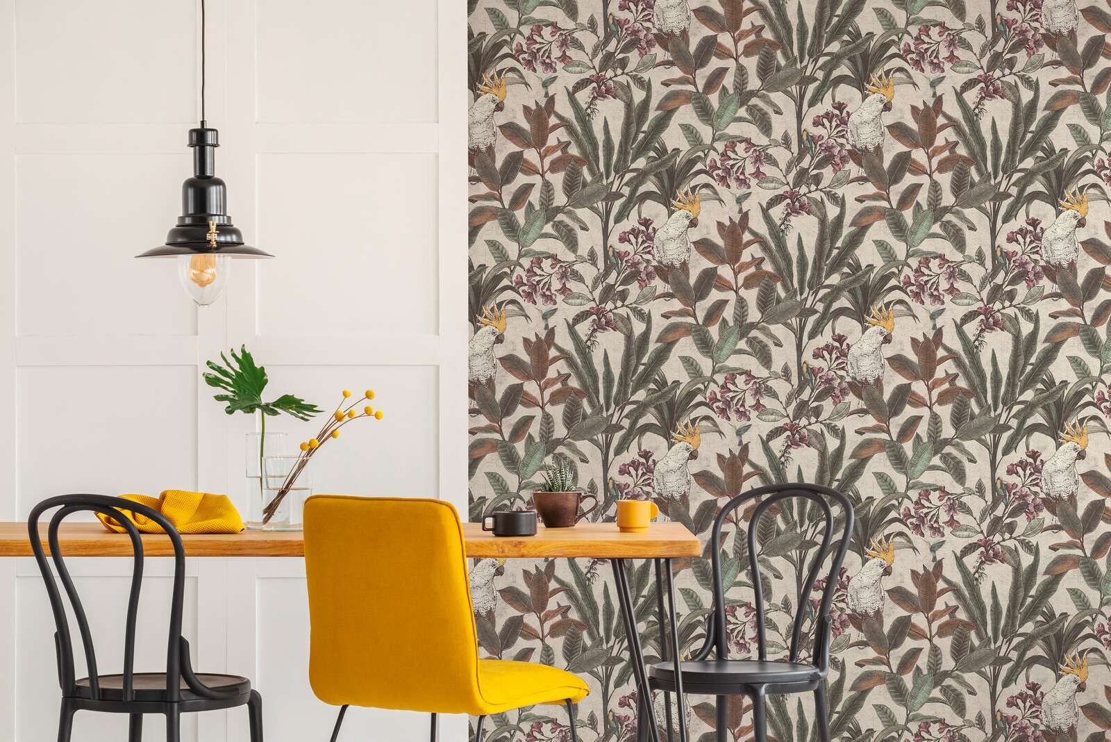             Non-woven wallpaper jungle with parrot in vintage design - green, cream, pink
        