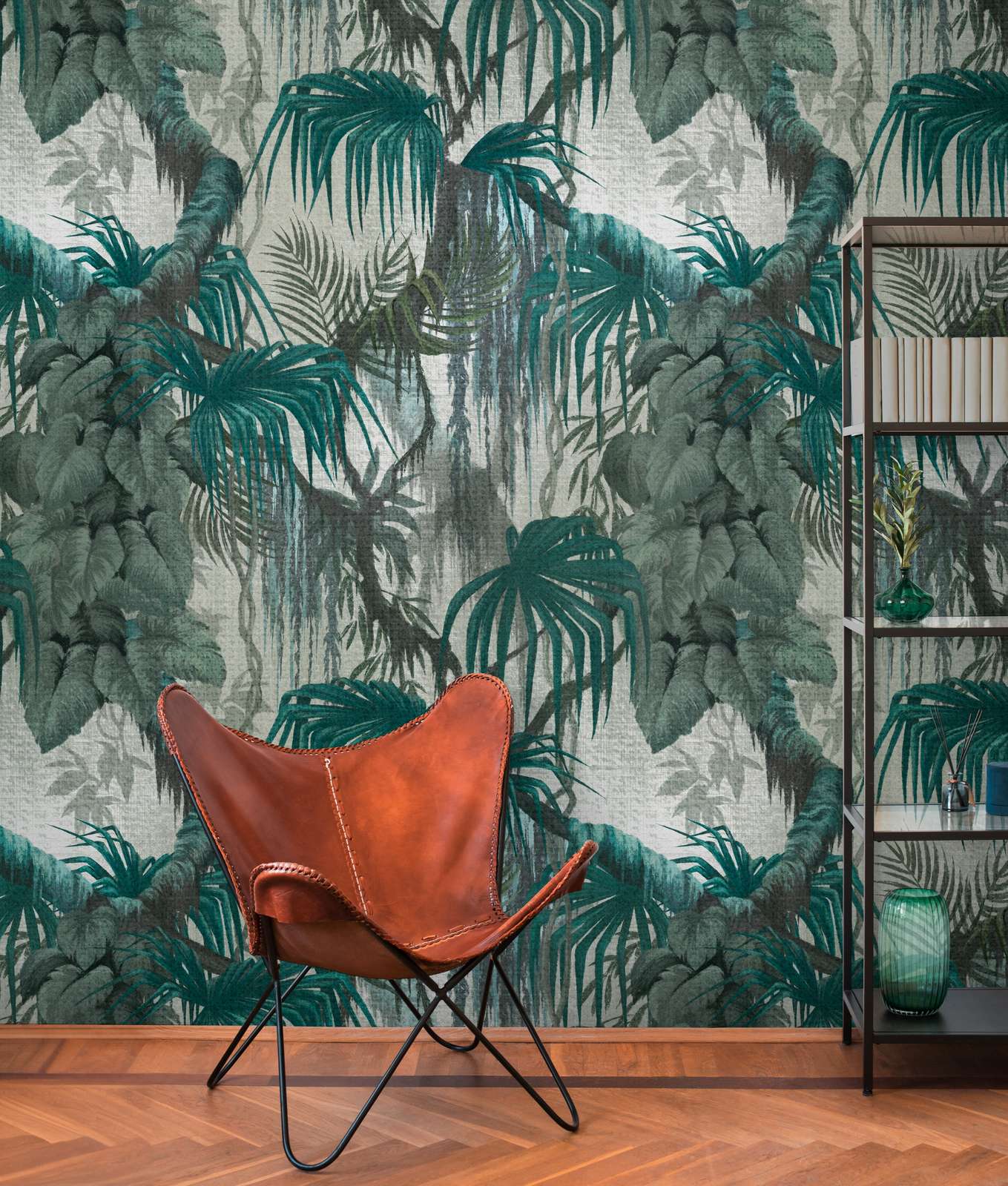             Vliesbehang met exotisch jungle-motief in linnenlook en grootschalige patroonherhaling - groen, petrol, grijs
        