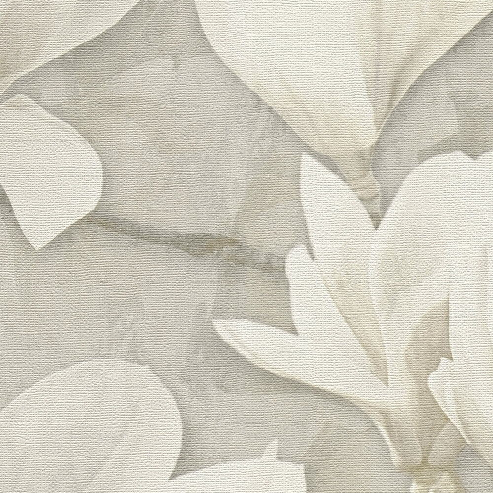             Non-woven wallpaper with all over magnolia floral motif print - beige, cream, white
        