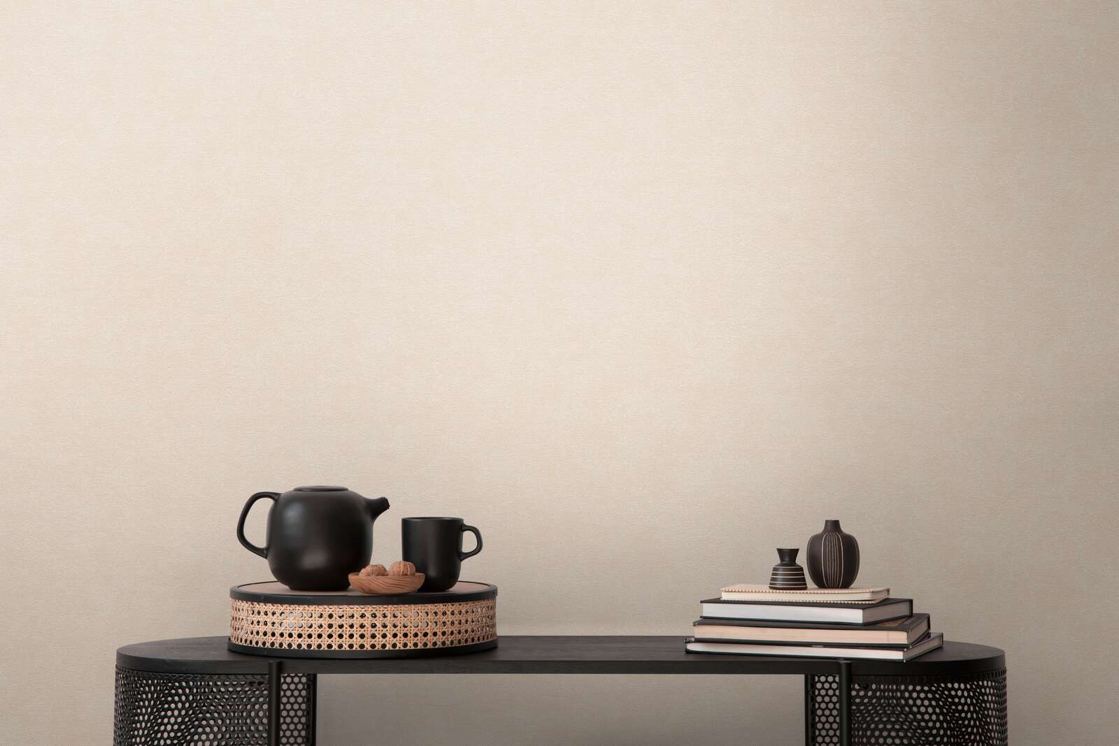             Single-coloured non-woven wallpaper with subtle texture - cream
        