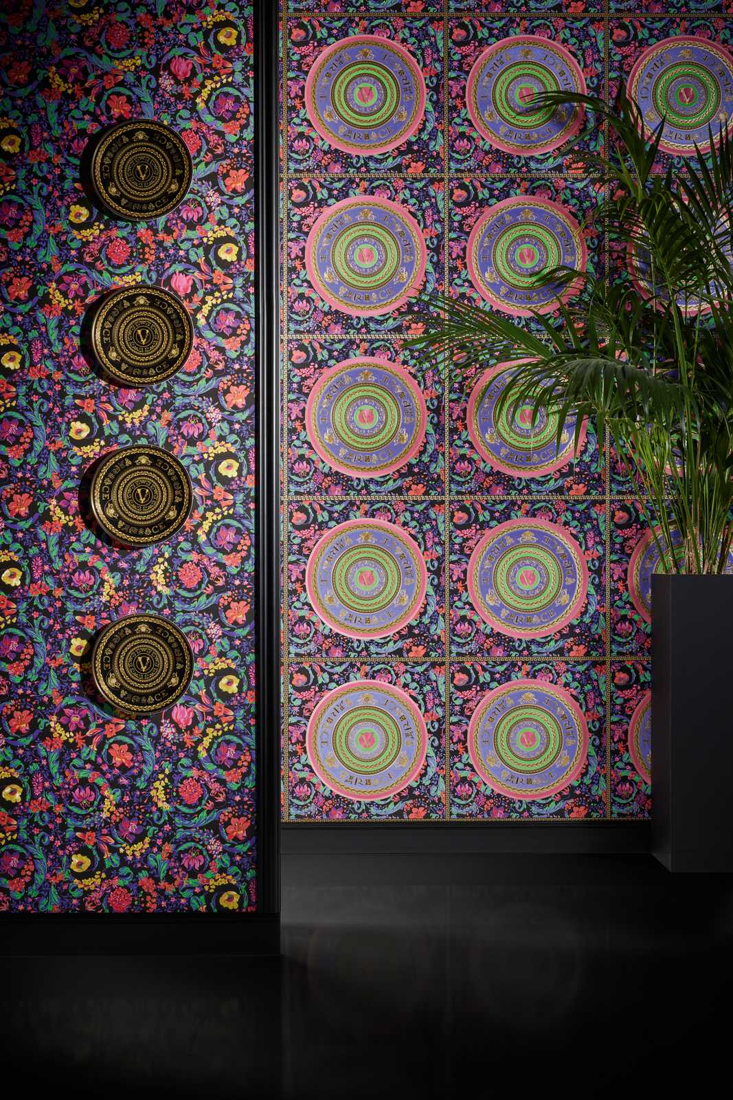             Floral VERSACE wallpaper ornaments in neon colours - multicoloured
        