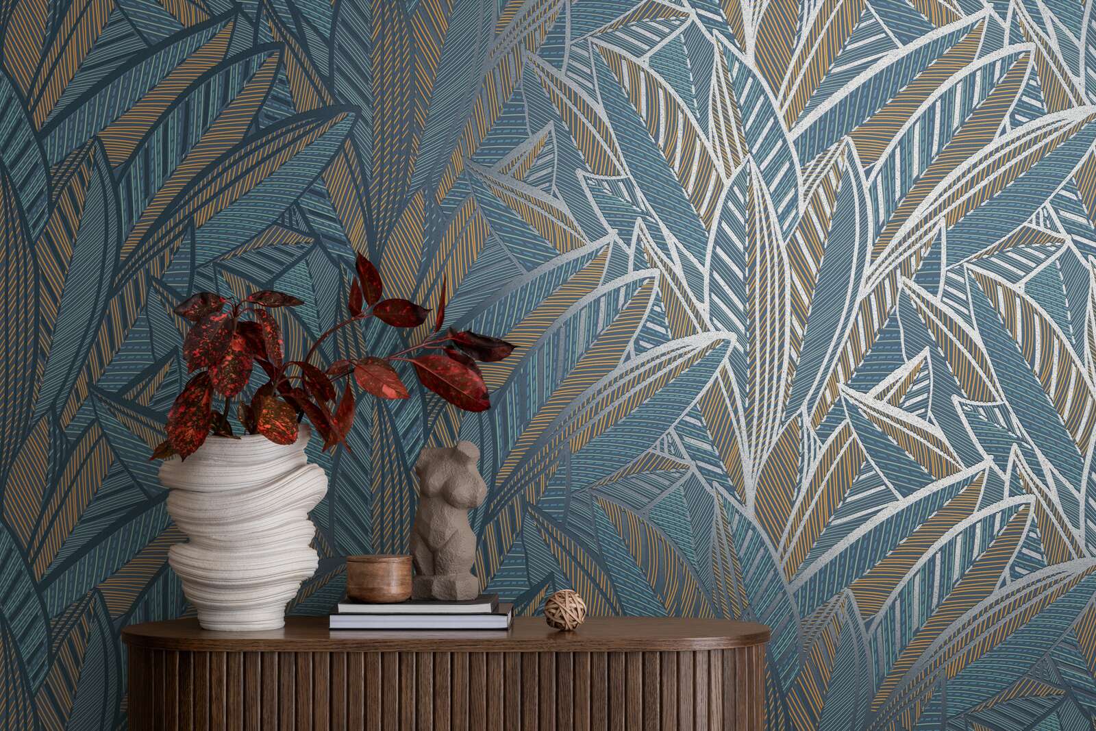             Vliesbehang met palmbladeren, jungleachtig en glanzende accenten - blauw, groen, geel
        