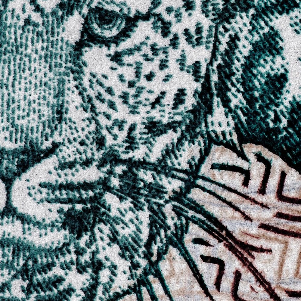             papier peint en papier »yugana« - léopard devant un motif abstrait - structure en papier kraft | Intissé mat et lisse
        