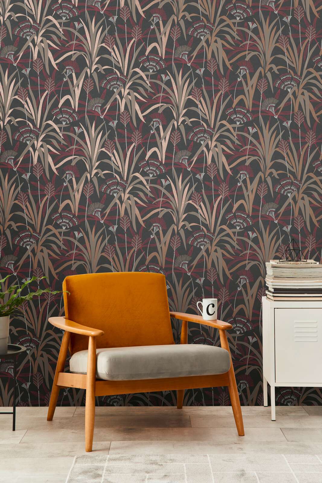             Non-woven floral wallpaper in a graphic design - metallic, black, red
        