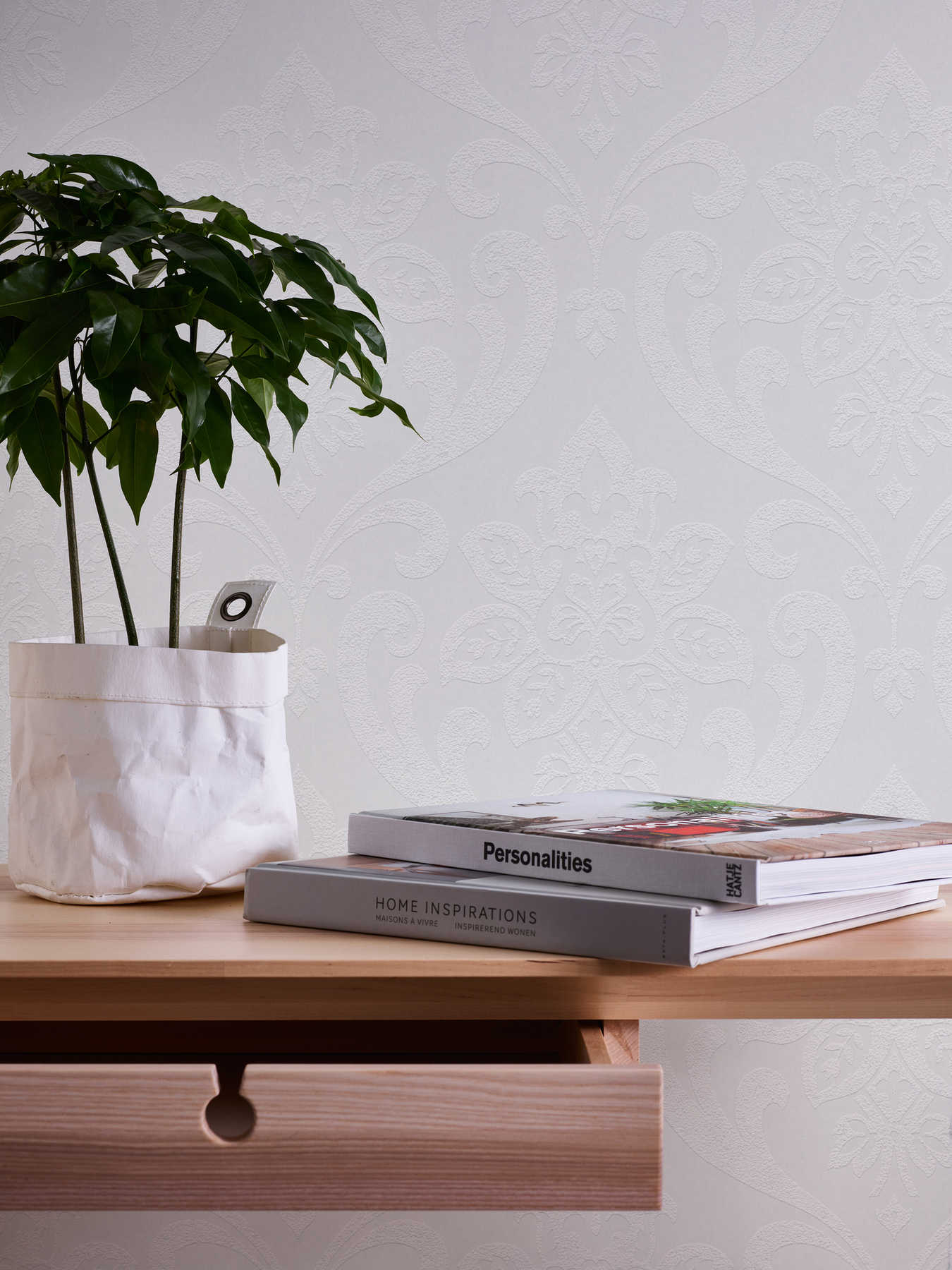             Non-woven wallpaper paintable with floral ornament design
        