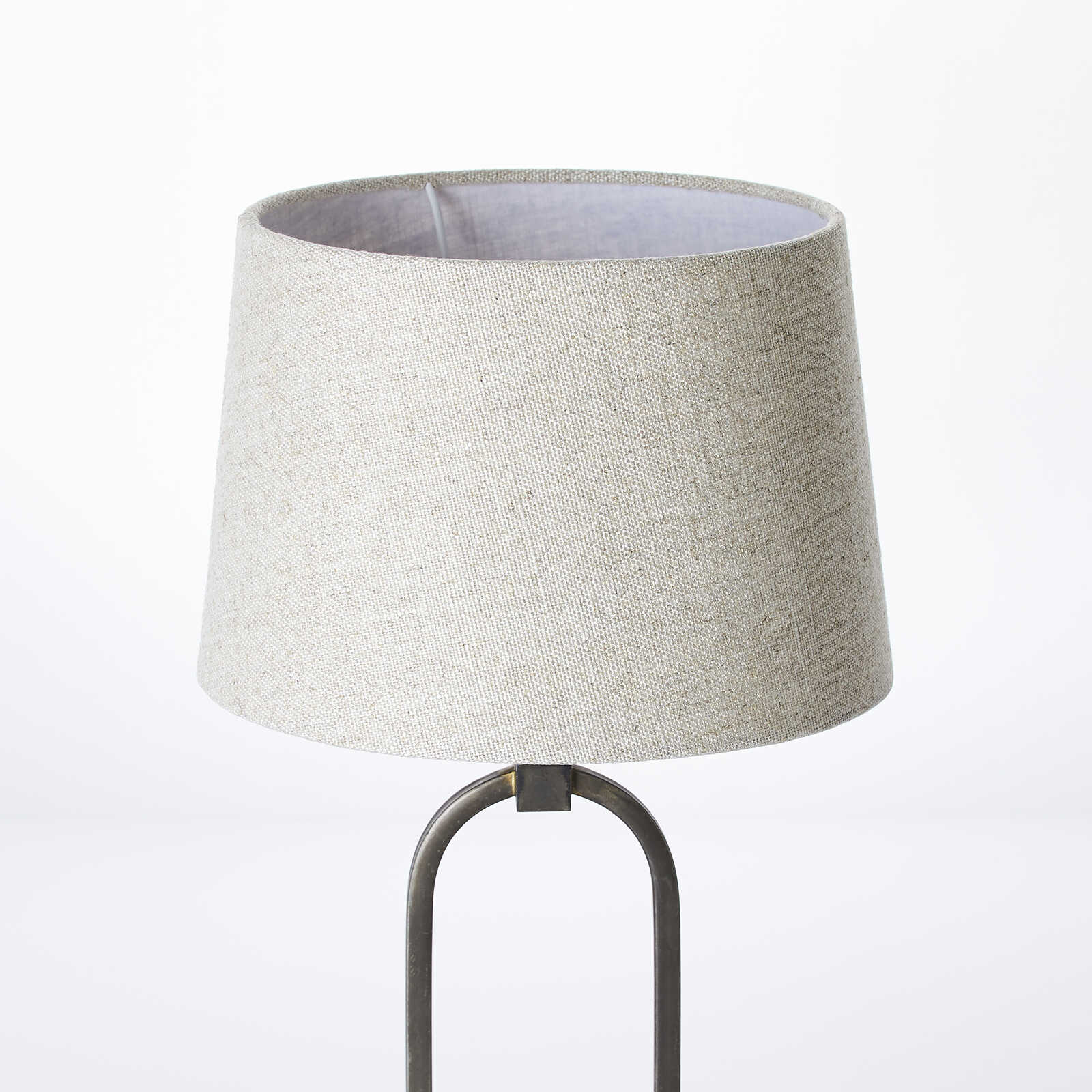            Lámpara de mesa textil - Ole 1 - Marrón
        