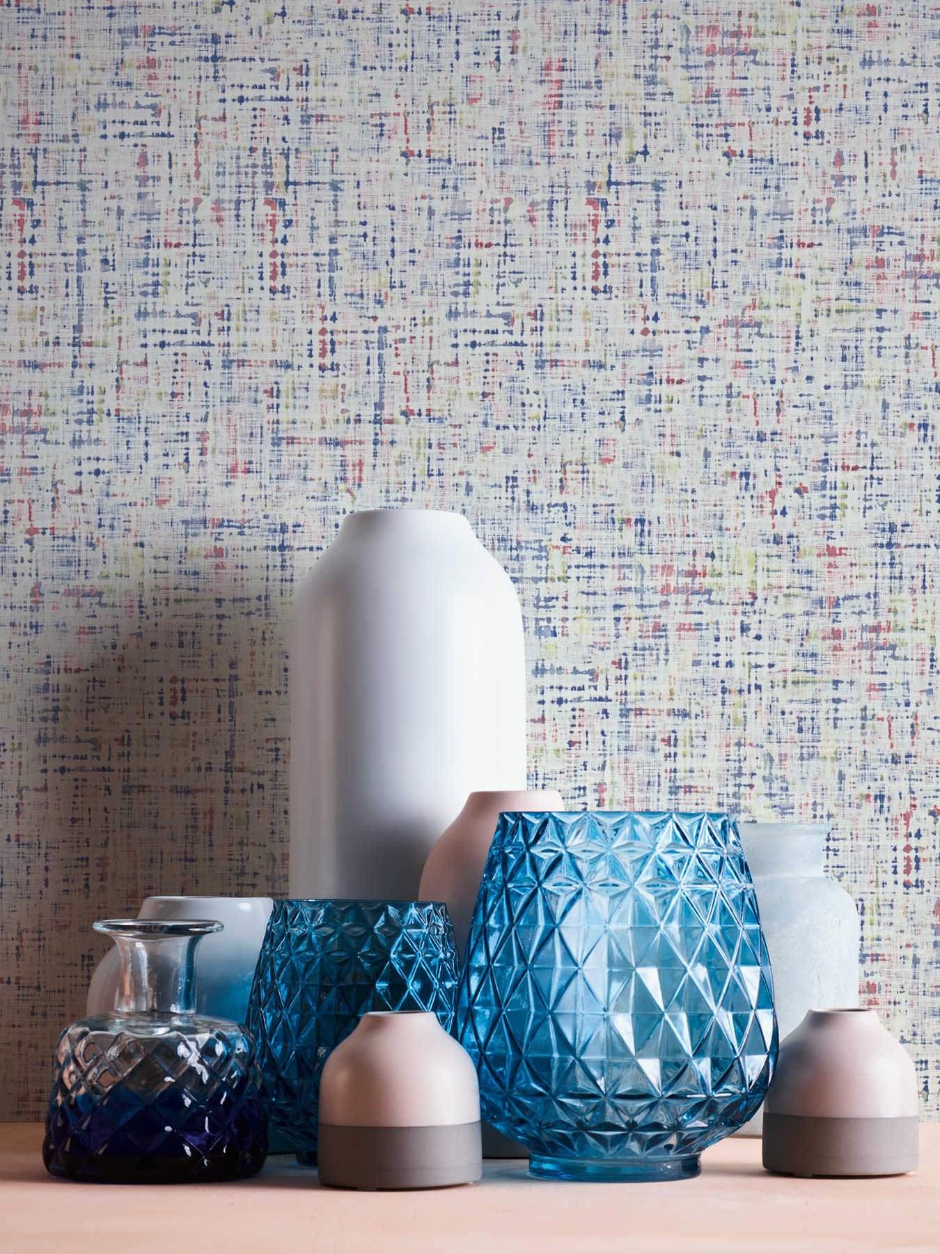             Non-woven wallpaper mottled textile look tweed design - blue, white, red
        