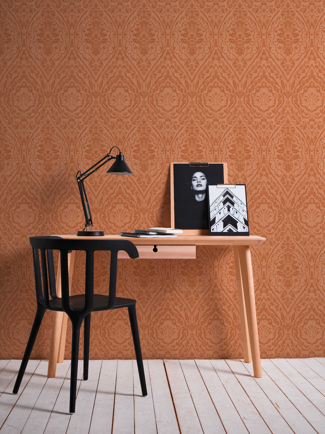             Papier peint motif floral ornemental avec effet de texture dimensionnel - orange
        