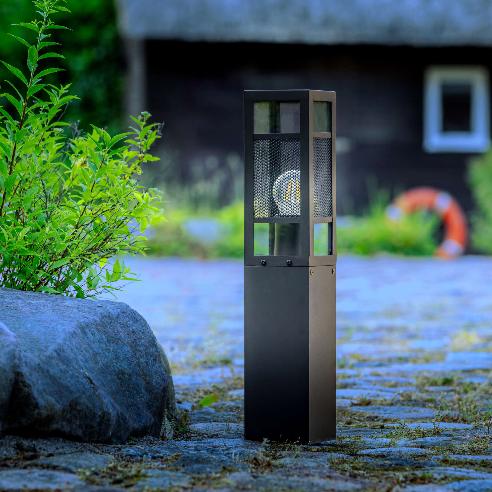             Outdoor metal plinth light - Hendrik - Black
        
