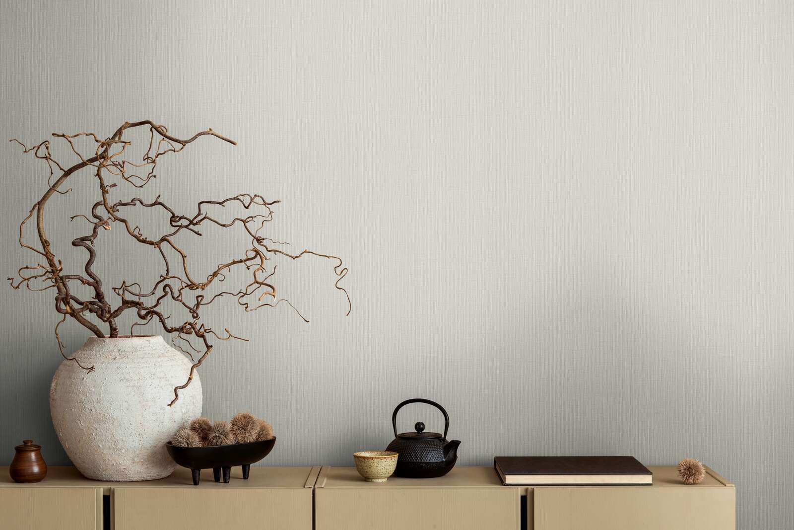             Single-coloured non-woven wallpaper with a light textured effect - grey
        