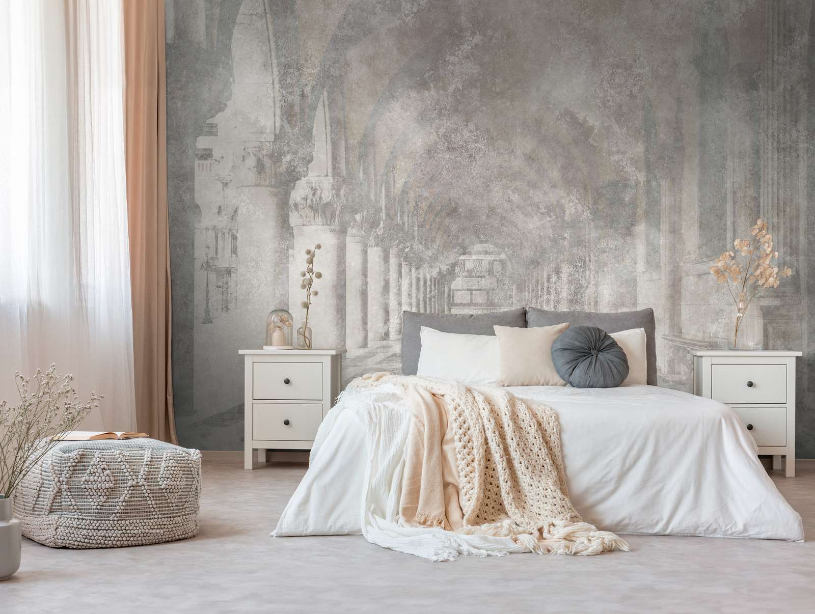             Non-woven wallpaper with historical palace architecture in a washed-out vintage look - grey, beige
        