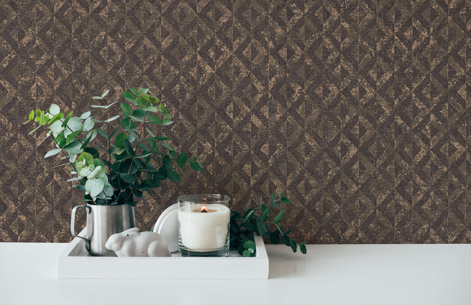             Elegant patterned wallpaper with abstract details - black, brown, gold
        