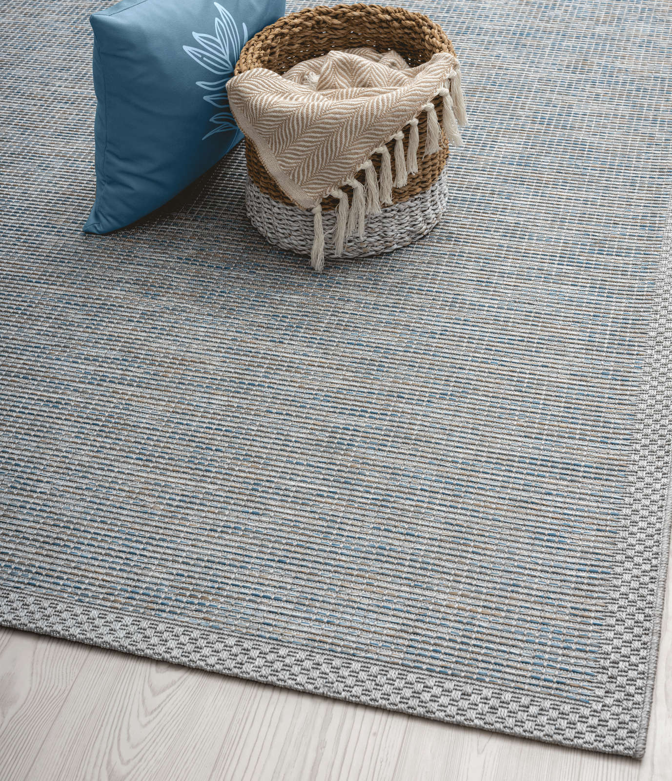             Plain Outdoor Rug in Turquoise - 200 x 140 cm
        