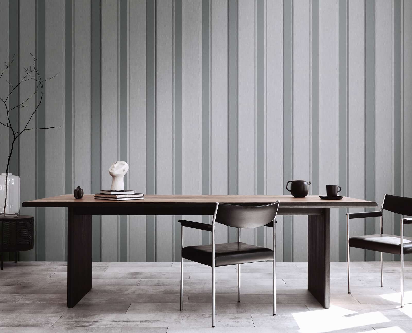             Non-woven wallpaper with stripes classic - grey
        