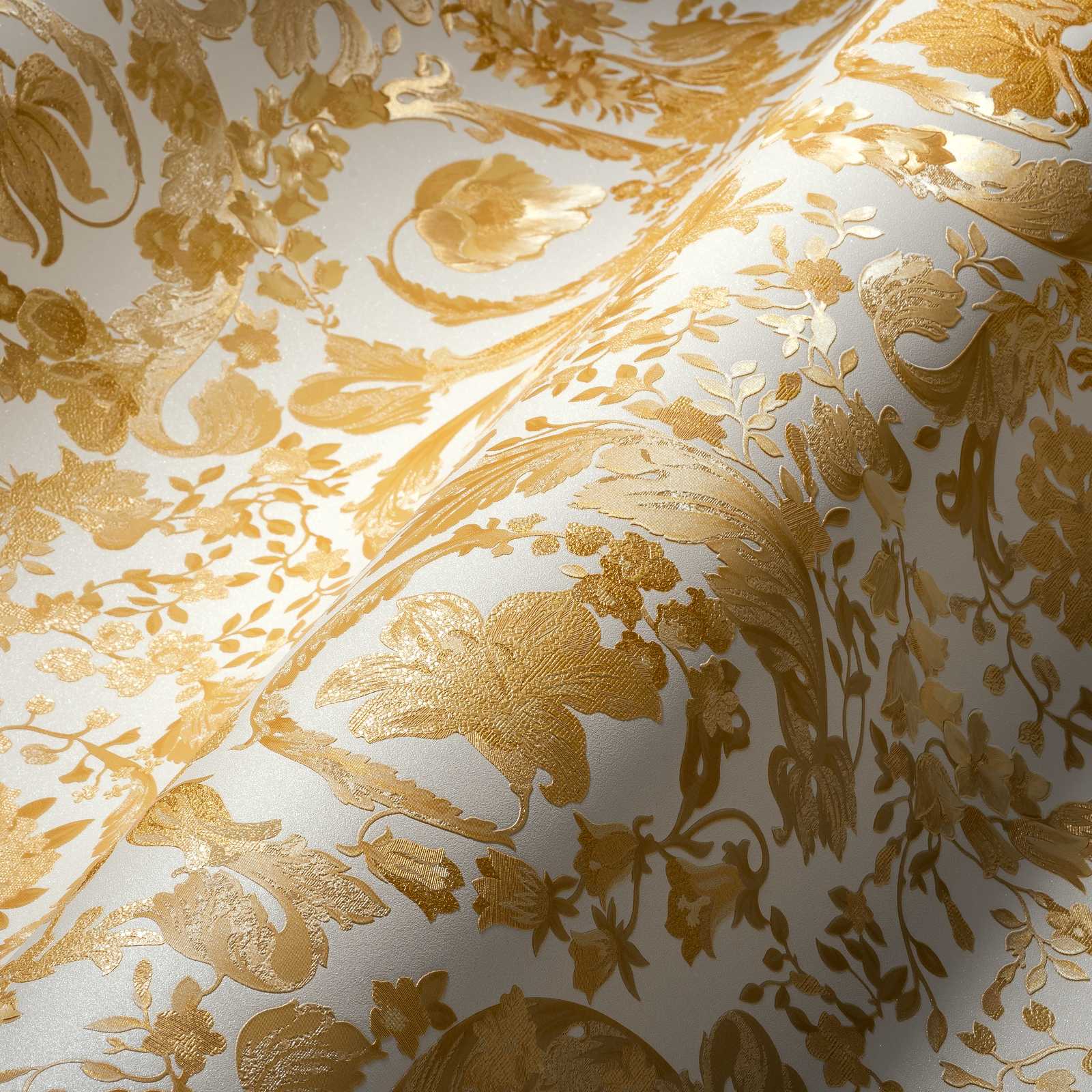             Flowers wallpaper VERSACE gold ornament pattern - cream
        