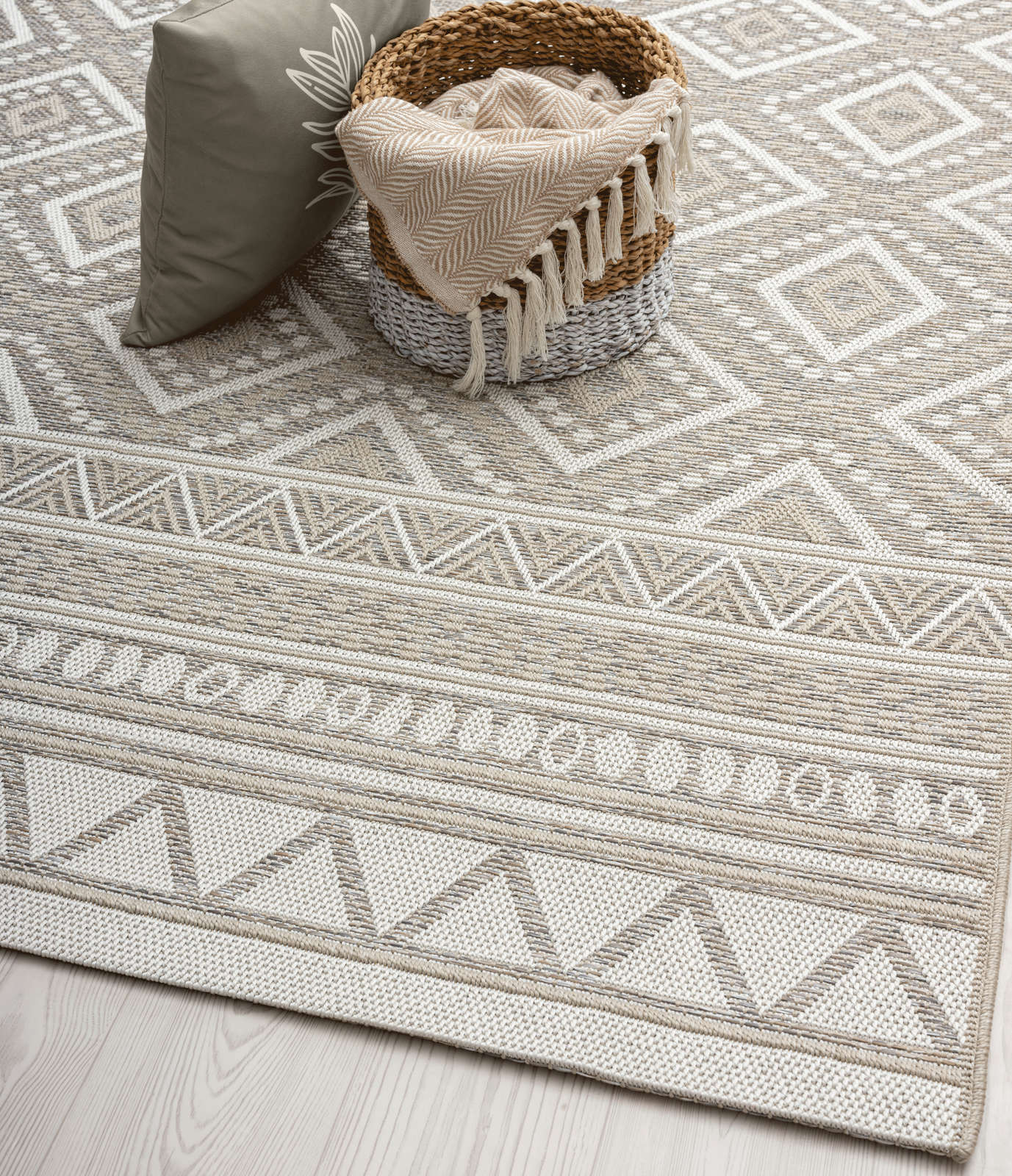             Patterned Outdoor Rug in Beige - 200 x 140 cm
        