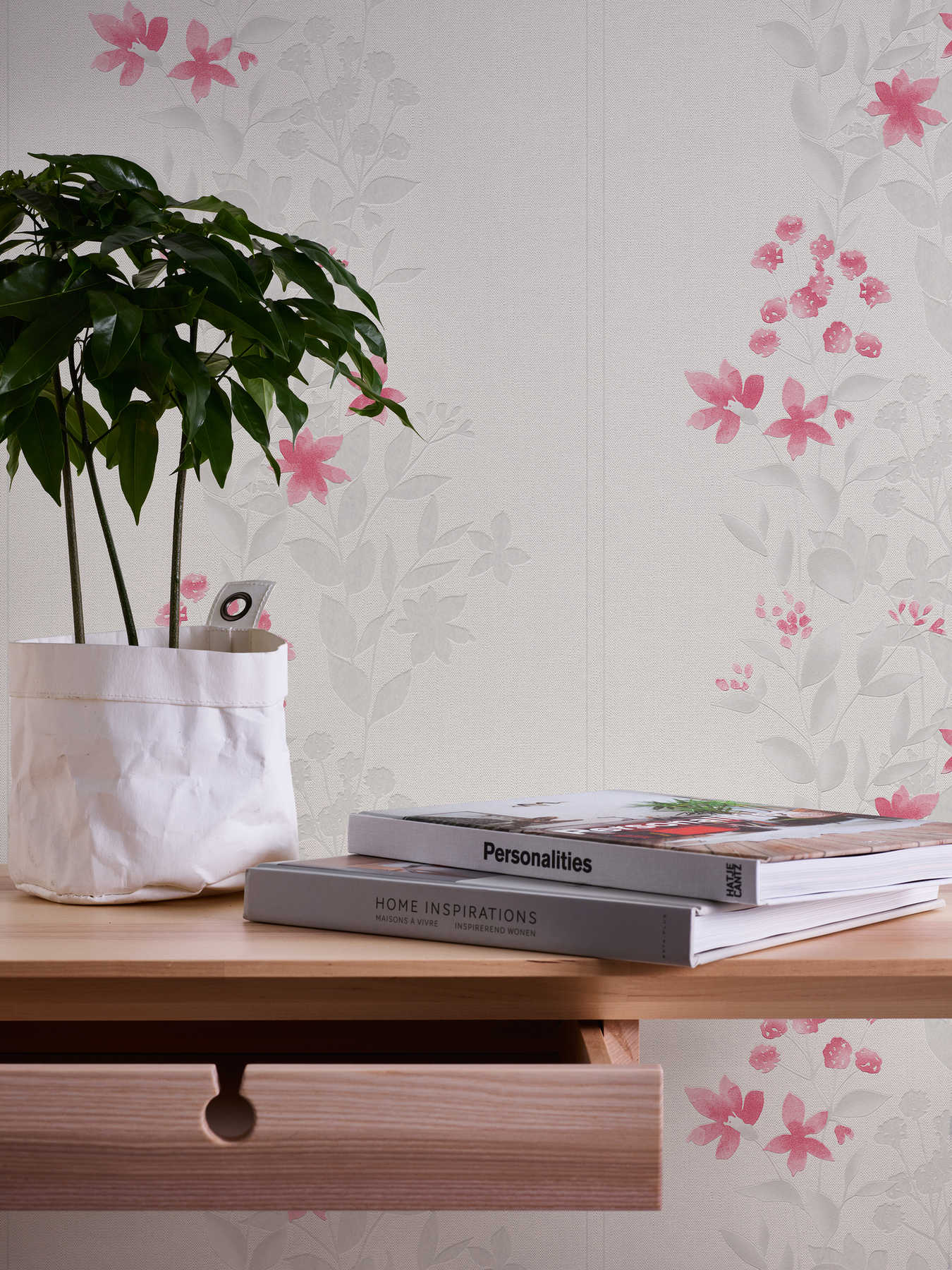             Wallpaper floral motif, watercolour effect - beige, grey, red
        