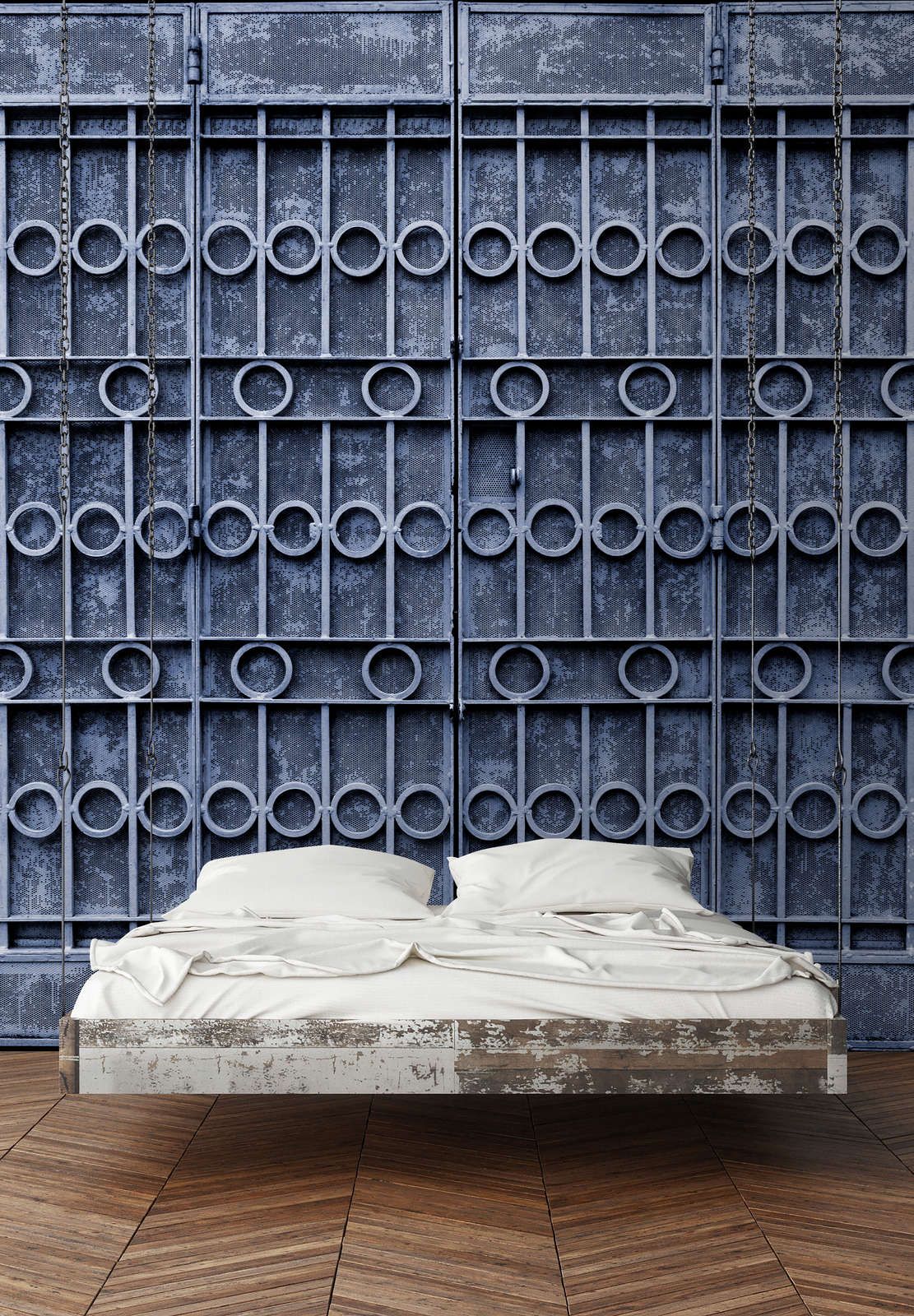             Digital behang »jodhpur« - Close-up van een blauw metalen hek - Gladde, licht parelmoerglanzende vliesstof
        