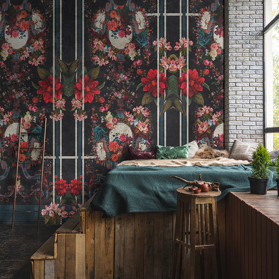 Digital behang »babette« - Sierlambrisering met bloemmotief op vintage pleisterstructuur - rood, donkerblauw | Licht structuurvlies
