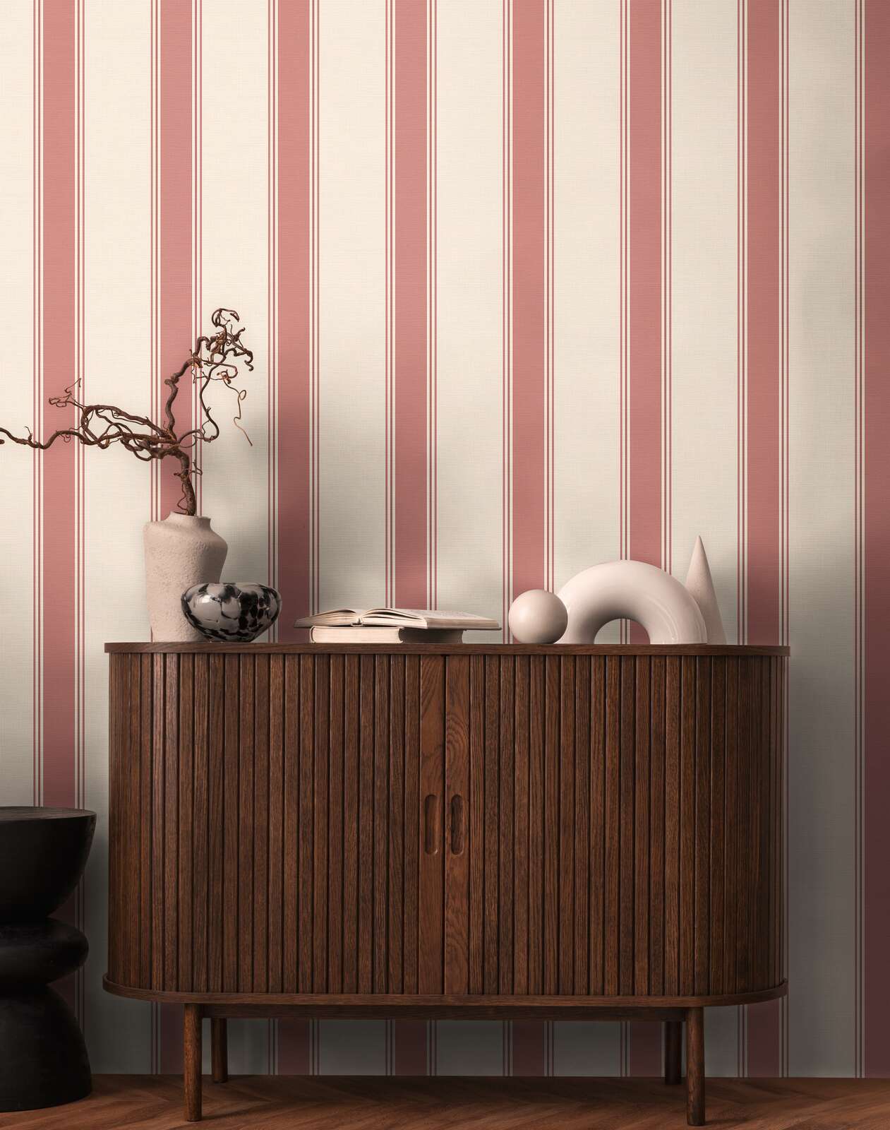             Classic striped wallpaper with a light texture - cream, red
        