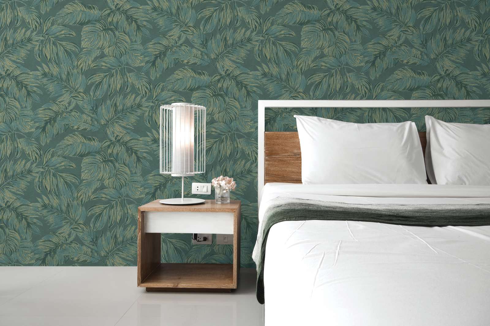             papier peint en papier intissé floral avec motif de feuilles avec détails dorés - vert, or
        