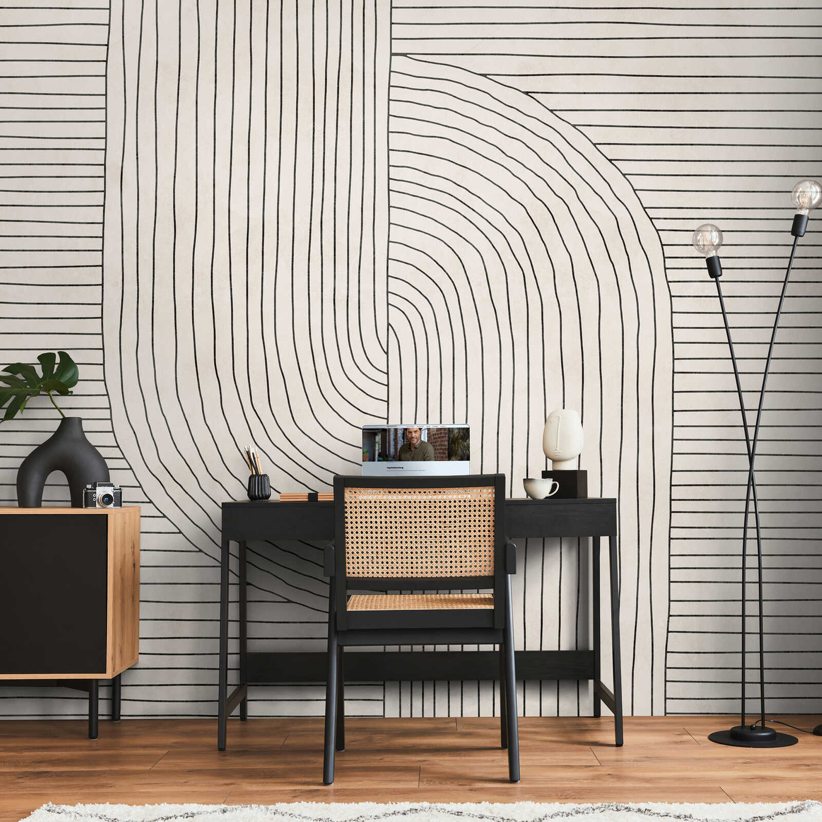 Moderno y elegante mural de papel pintado no tejido con un diseño de líneas minimalistas - crema, beige, negro
