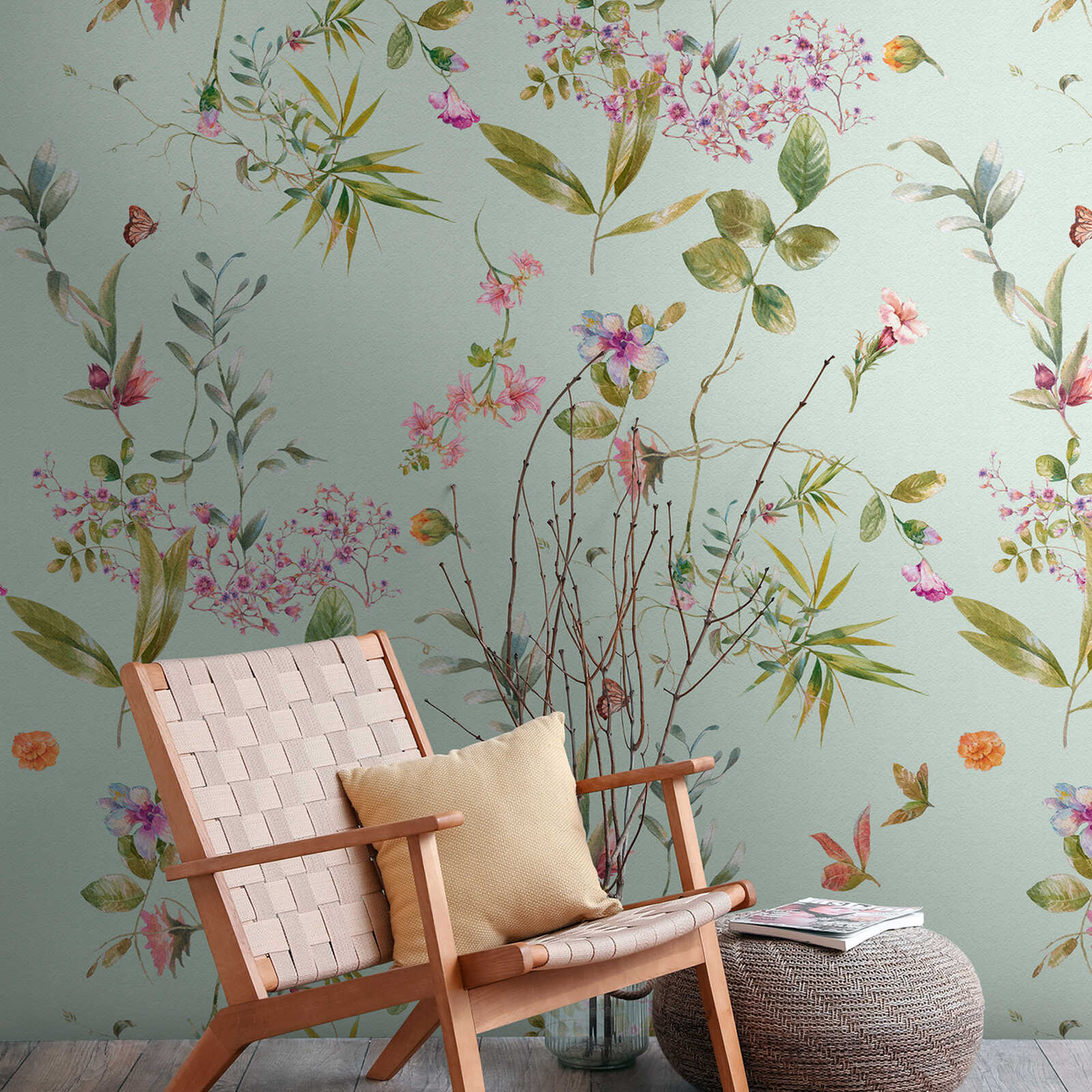             Vliesbehang met delicate bloemen en bladeren op een pastelkleurige achtergrond en een grootschalige patroonherhaling - blauw, groen, roze
        