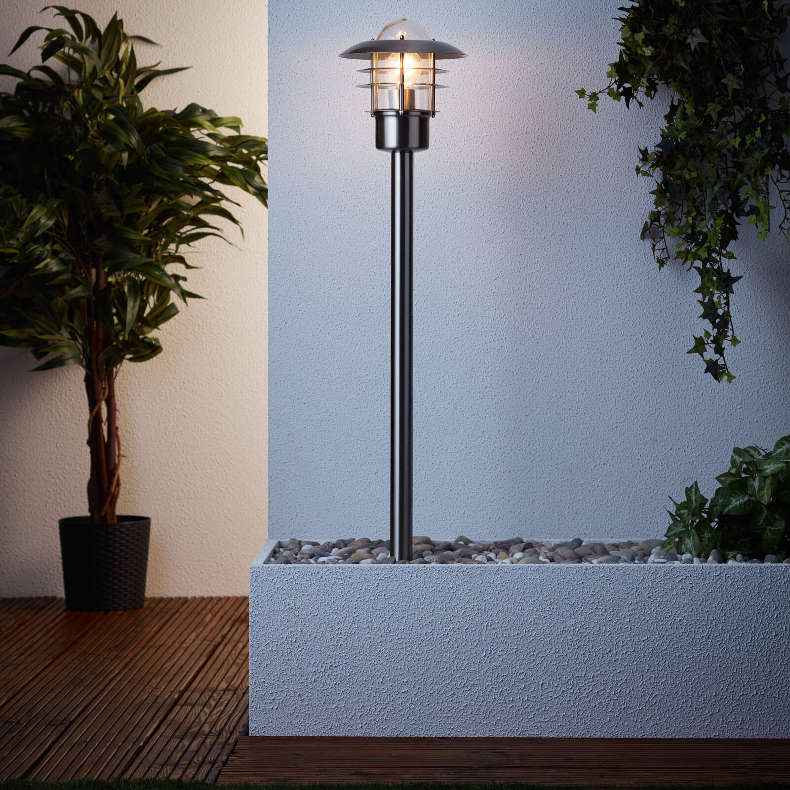             Metal outdoor floor lamp - Pepe 2 - Metallic
        