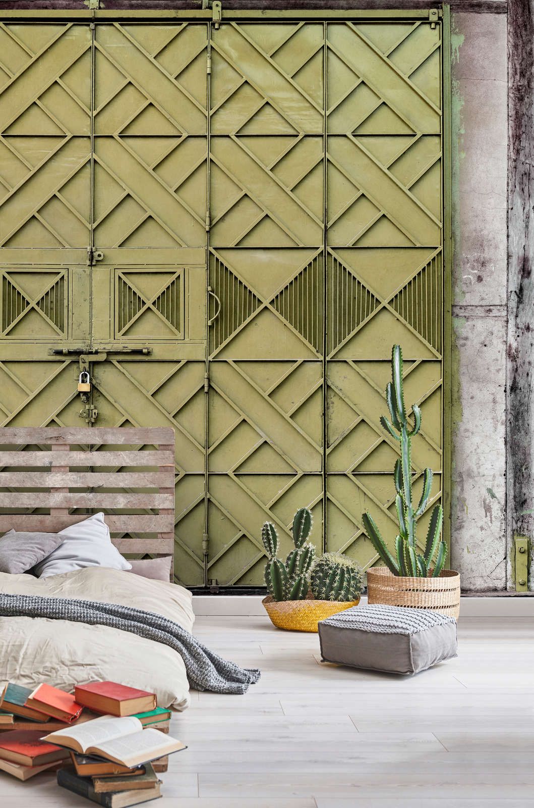             Digital behang »agra« - Close-up van een groen metalen hek met ruitvormige decoraties - Licht geweven stof met structuur
        