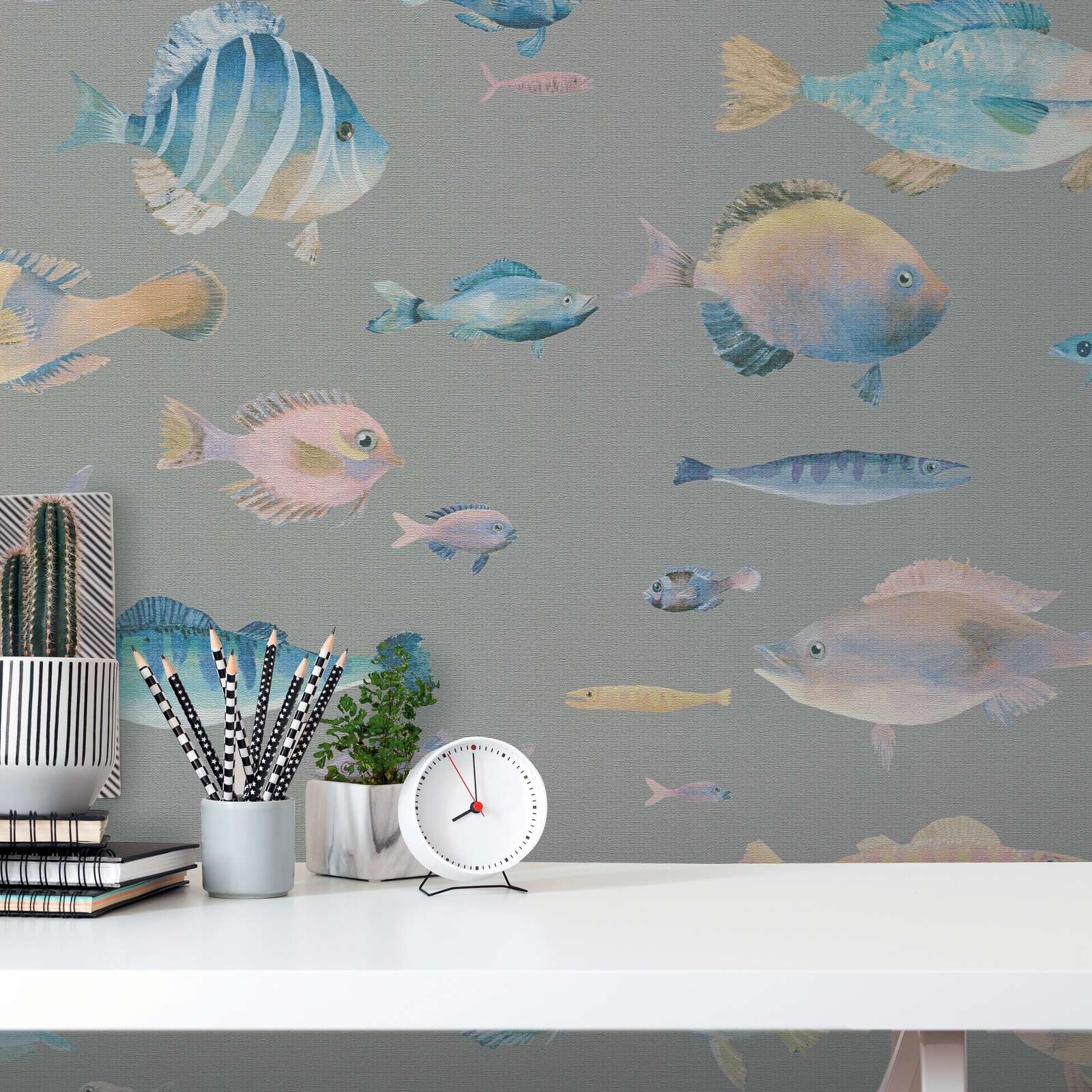             Papel pintado no tejido marítimo con motivos de peces - gris, colorido, azul
        