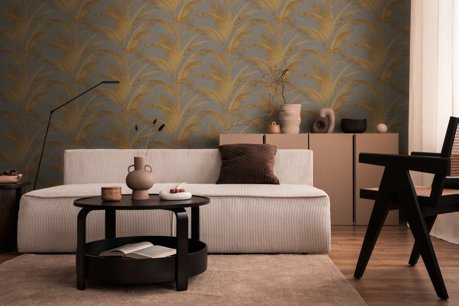             Non-woven wallpaper with palm leaves and gold accents - grey, gold, metallic
        