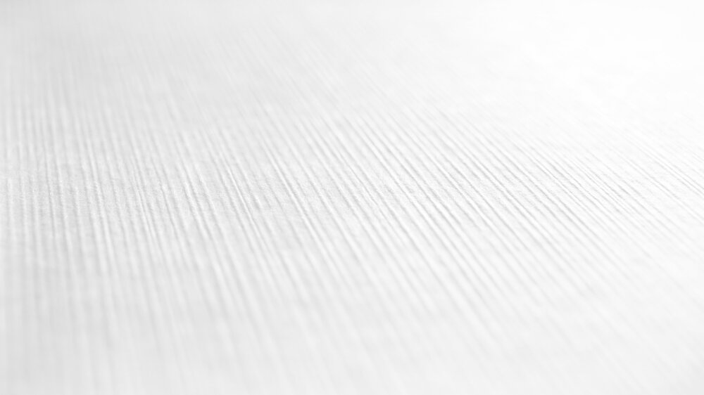             Papier peint blanc avec motif structuré ligné
        