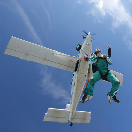 Paracadute - Salto in tandem e vista sul cielo Wallpaper
