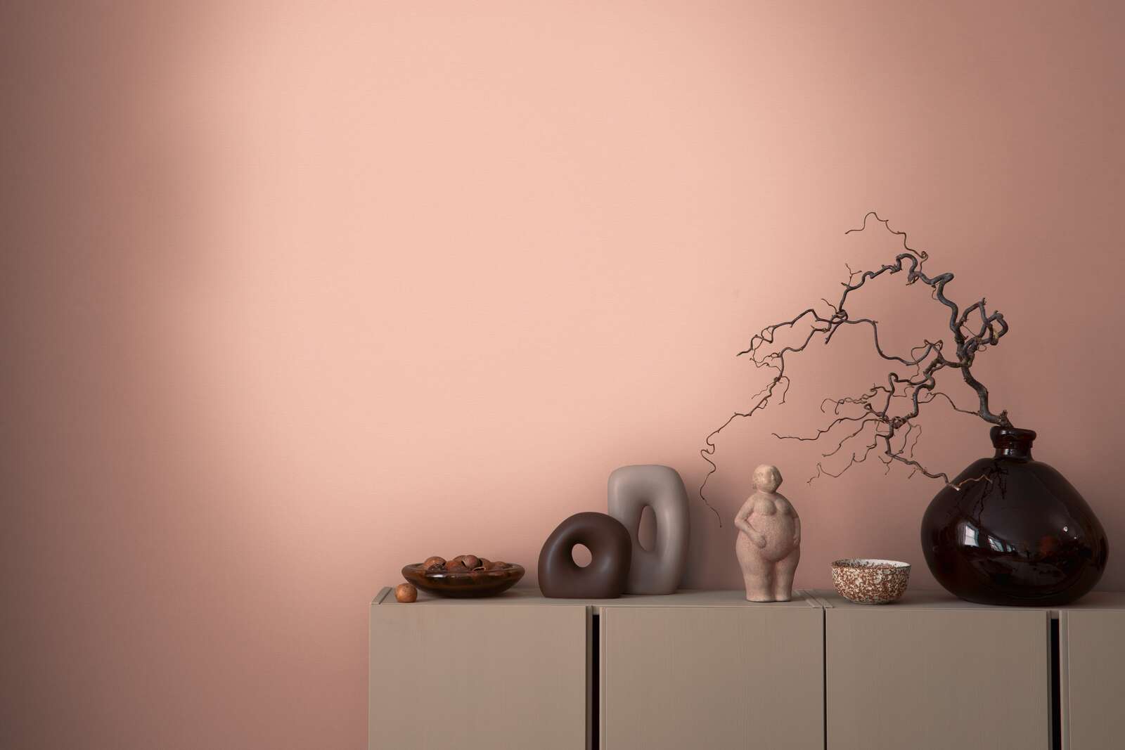             Single-coloured non-woven wallpaper with a soft texture - Pink
        