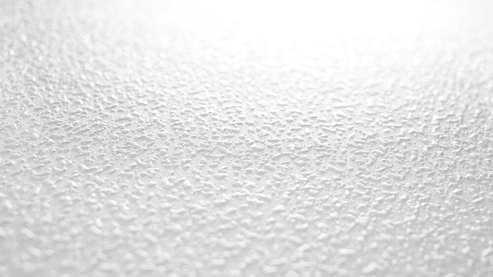             Papier peint à l'aspect ingrain fin - Peut être peint, blanc
        