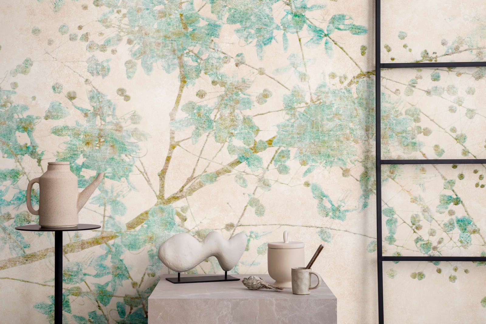             papier peint en papier panoramique »nikko« - branches en couleurs pâles avec structure de plâtre vintage en arrière-plan - intissé lisse, légèrement nacré
        