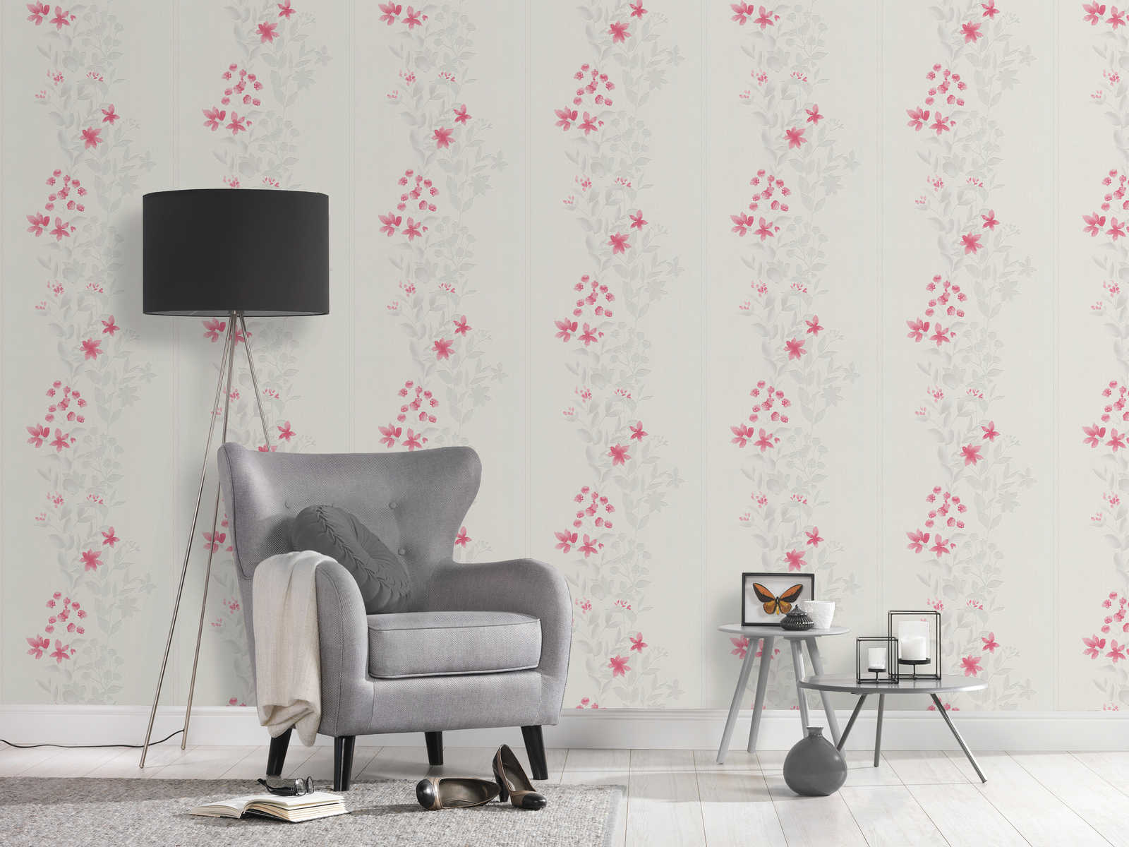             Wallpaper floral motif, watercolour effect - beige, grey, red
        