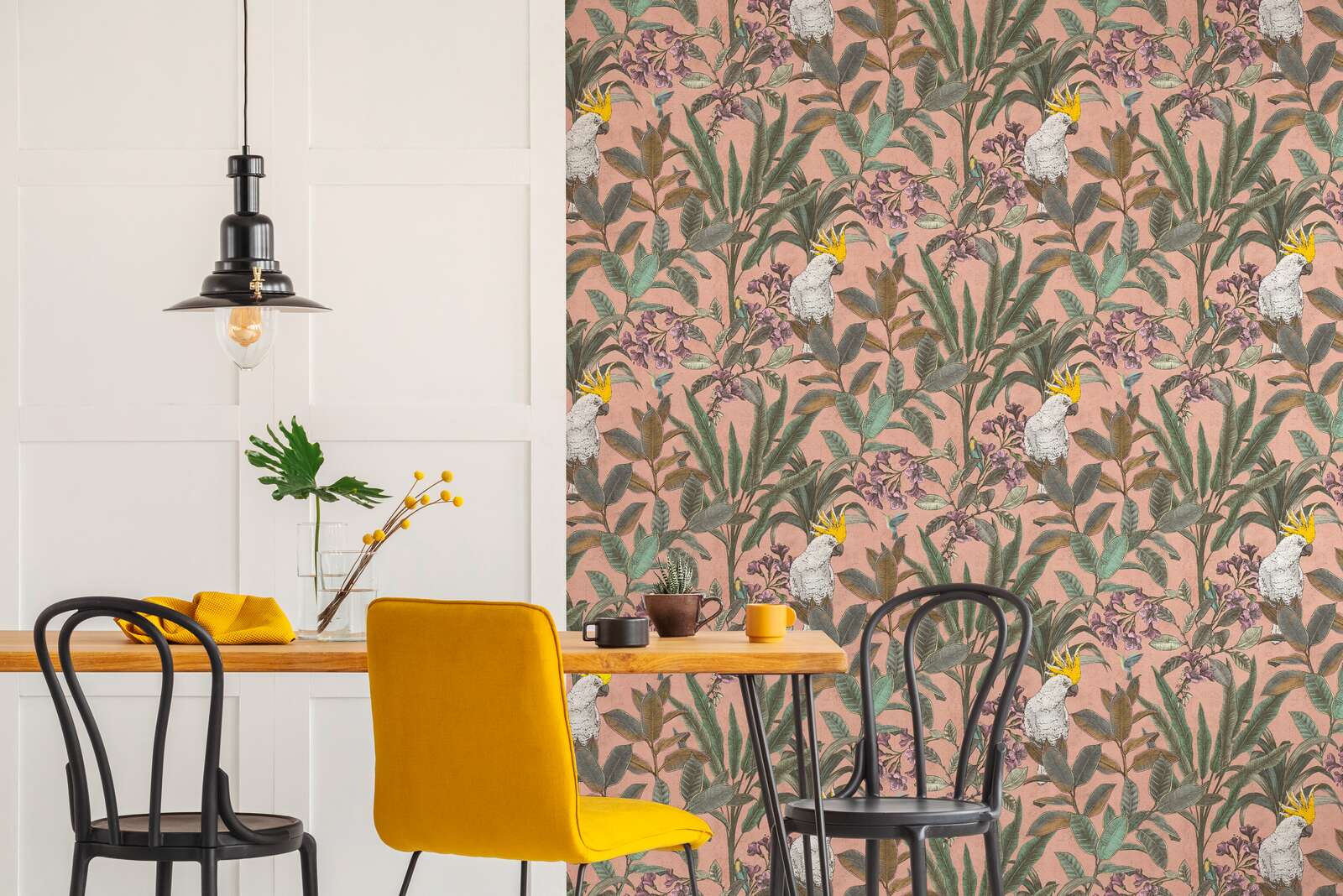             Non-woven wallpaper jungle with cockatoo in vintage look - pink, green, purple
        