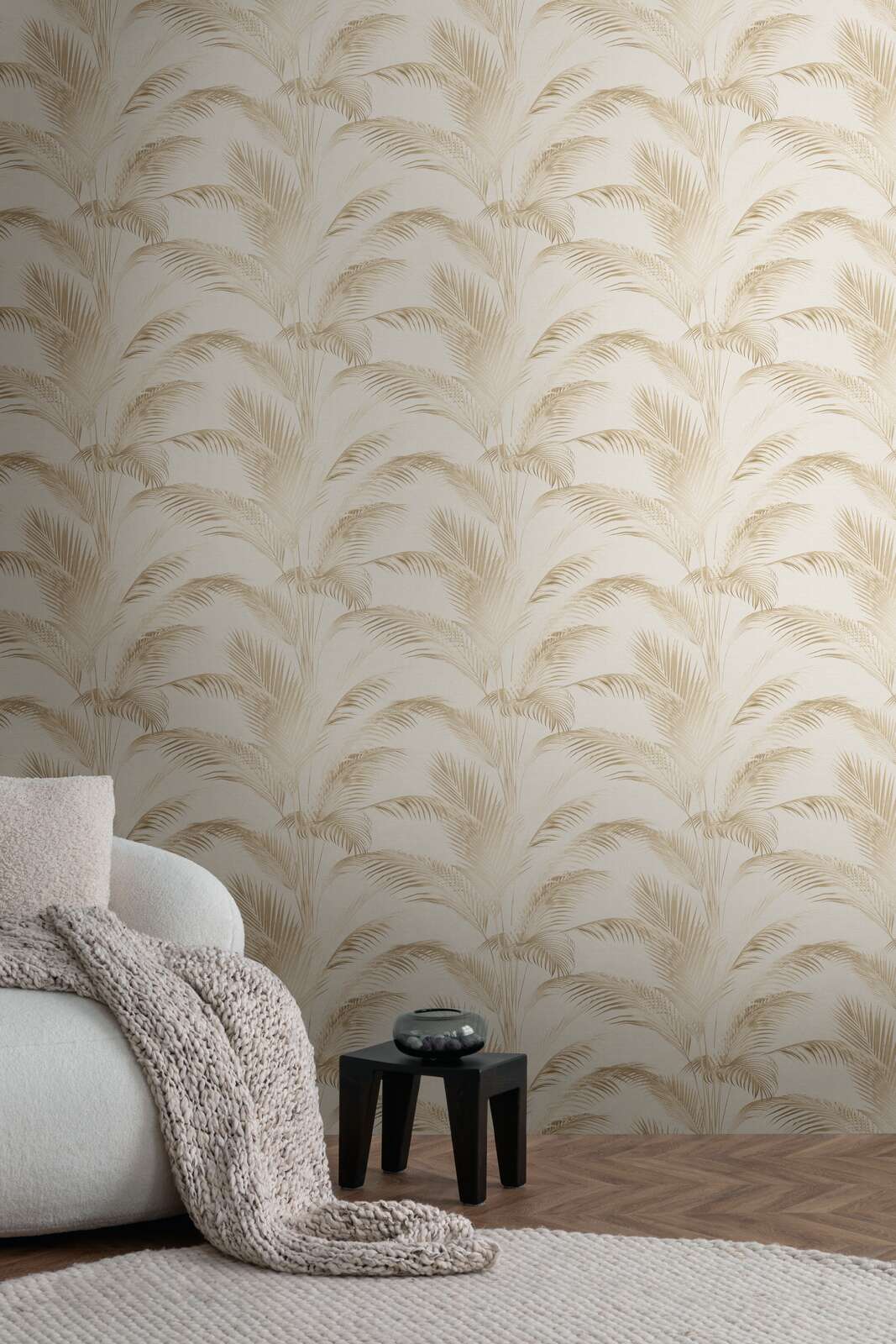             Non-woven wallpaper with palm leaves in soft colours - cream, beige, brown
        